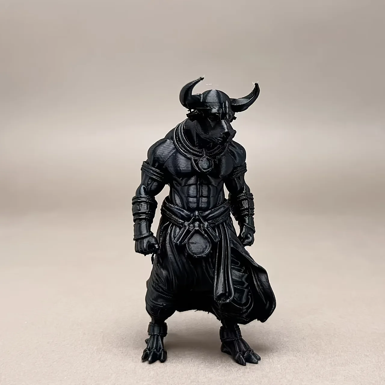 1 Stück, neu, 3D-gedruckte Statue eines Stierkämpfers, Dämonen-Statue für Büro, moderne Kunst, Heimdekoration, Schreibtischdeko, Bastelartikel, Valentinstag, Weihnachten, Geschenk (Sammlerstück), (Statuen-Dekoration) – Detail 2