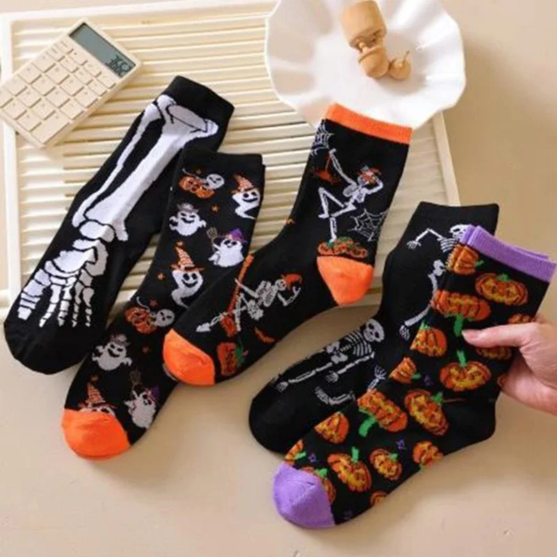 

Halloween Crew Socks for Men & Women – Pumpkin Skull Printed Mid-Calf Socks, Casual All-Season Unisex Couple Socks