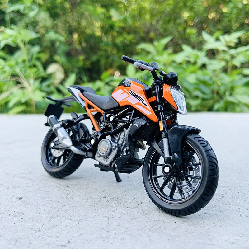 Bburago 1:18 250 KTM Duke édition usine véhicules statiques moulés sous pression jouets de modèle de moto à collectionner