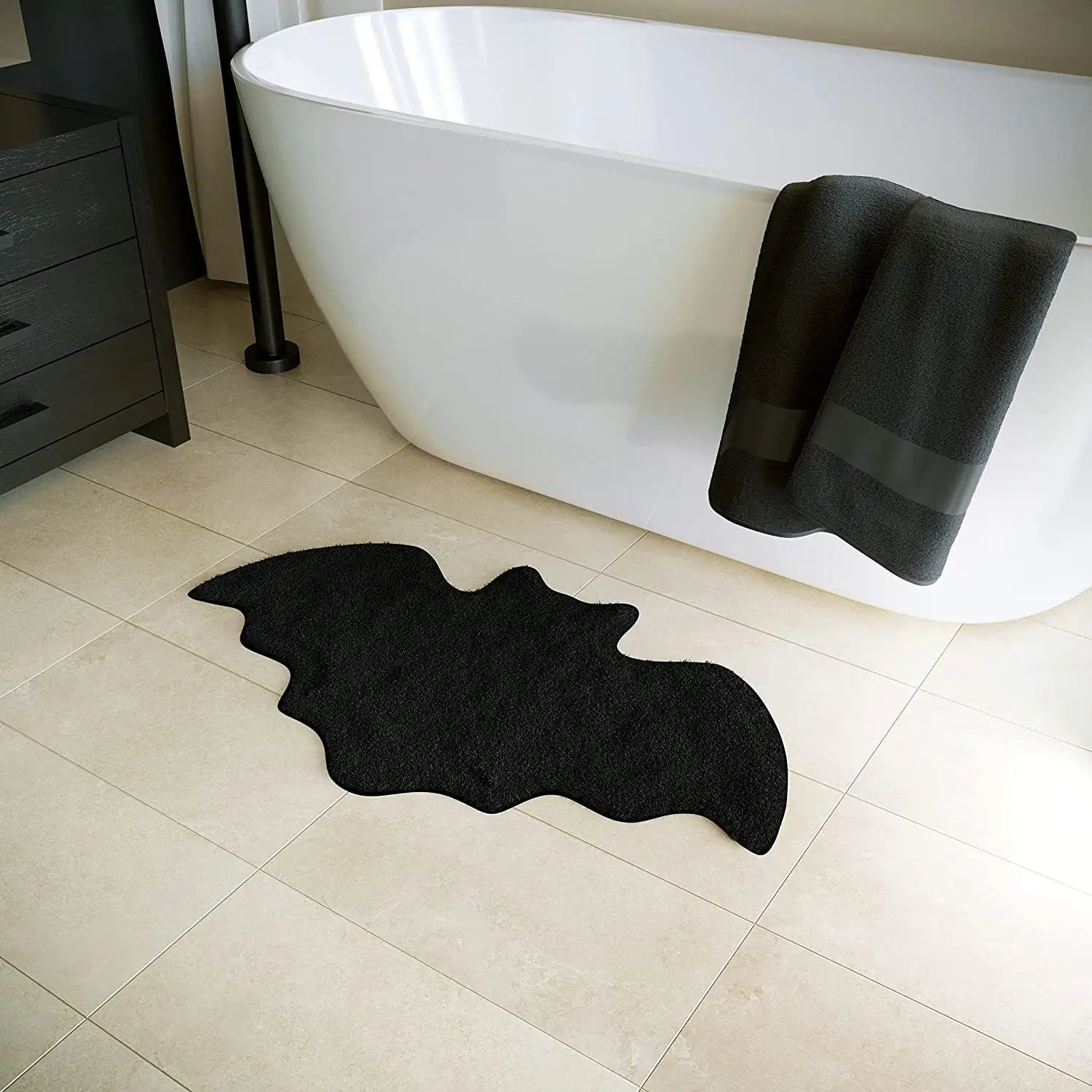 Bat-shaped Carpet Gothic Spooky Halloween Décor Bathroom Area Rug Non Slip Soft Flannel Home Carpet Bathmat Housewarming Gift