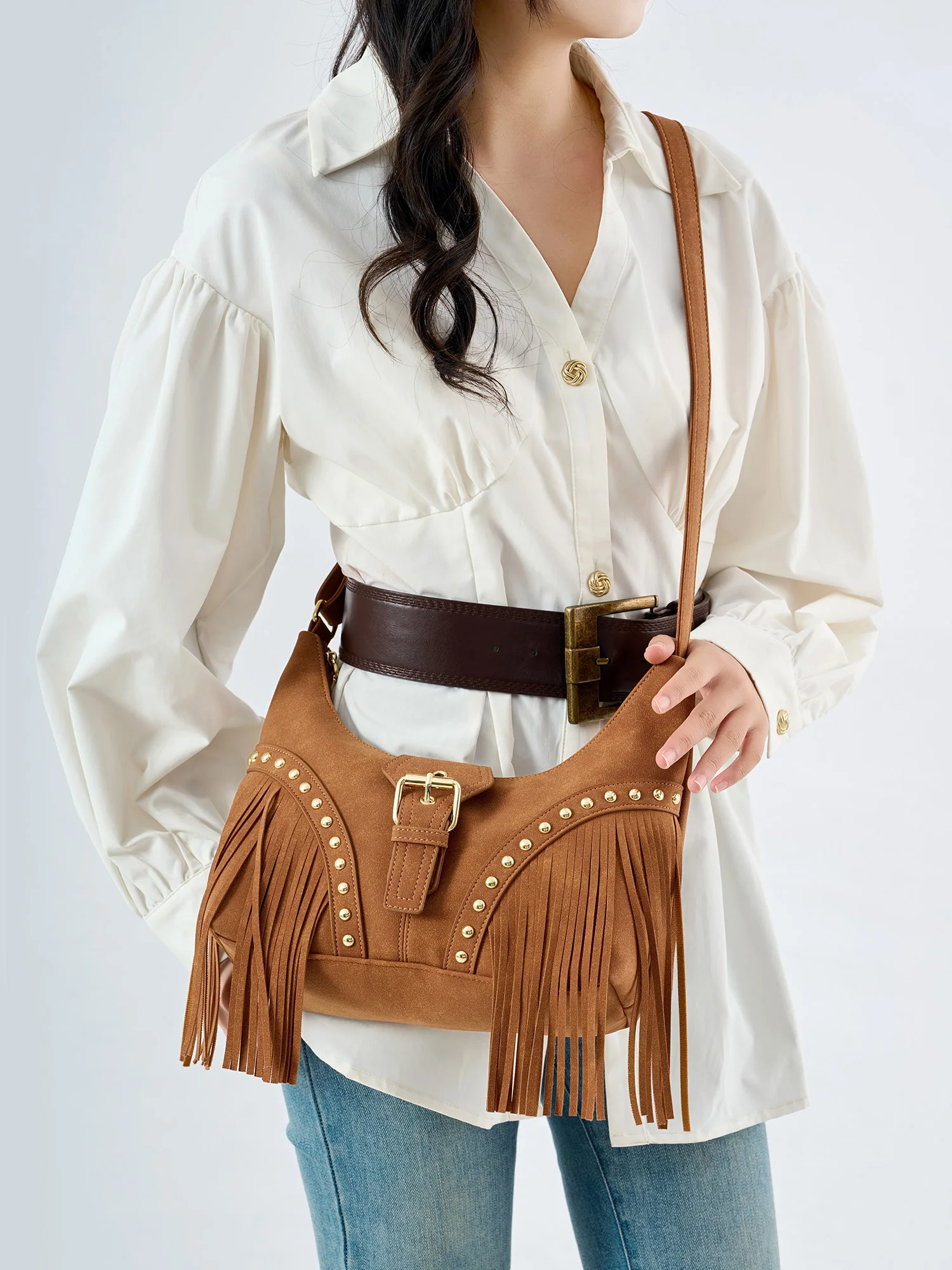 2025 الخريف والشتاء الرجعية شرابة برشام حقيبة الكورية الجلد المدبوغ المرأة حقيبة تحت الإبط حقيبة كتف عادية سعة كبيرة حقيبة ساعي