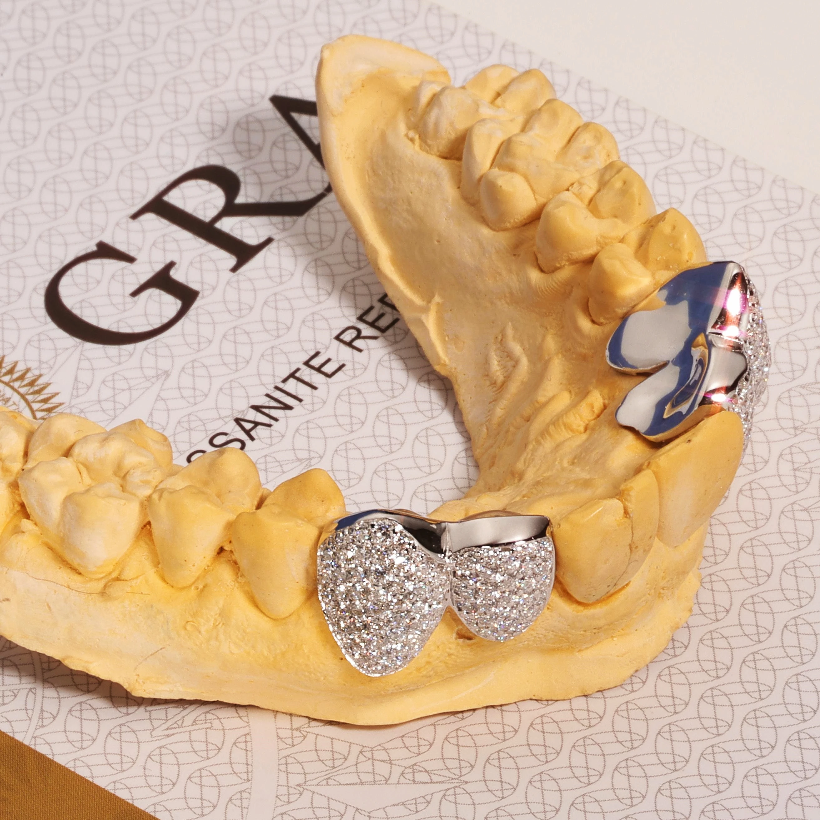 

Пользовательские Grillz S925 Серебряные зубы вампира с муассанитом VVS1 — Ice Out Hip Hop Grillz для рапперсов, мужчин и женщин Luxury Bling
