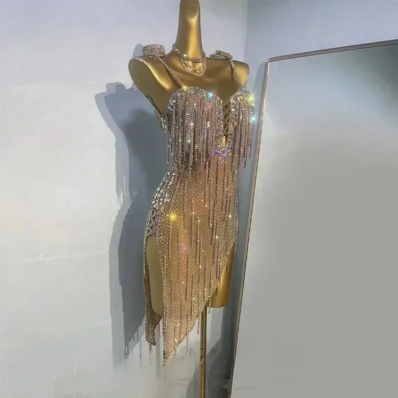 Latein-Tanzkleider Maßgeschneiderte High-End-Luxus-Strassfransen Sexy rückenfreies Kleid Performance-Kostüme für Erwachsene und Kinder