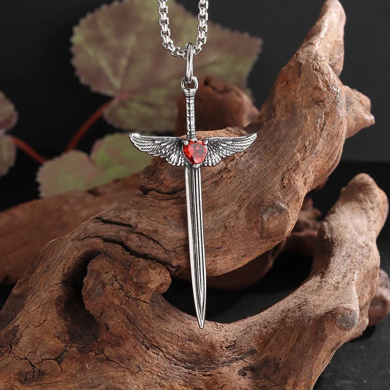 Retro rote Zirkon Liebe Flügel Kreuz Schwert Anhänger Halskette für Männer und Frauen personal