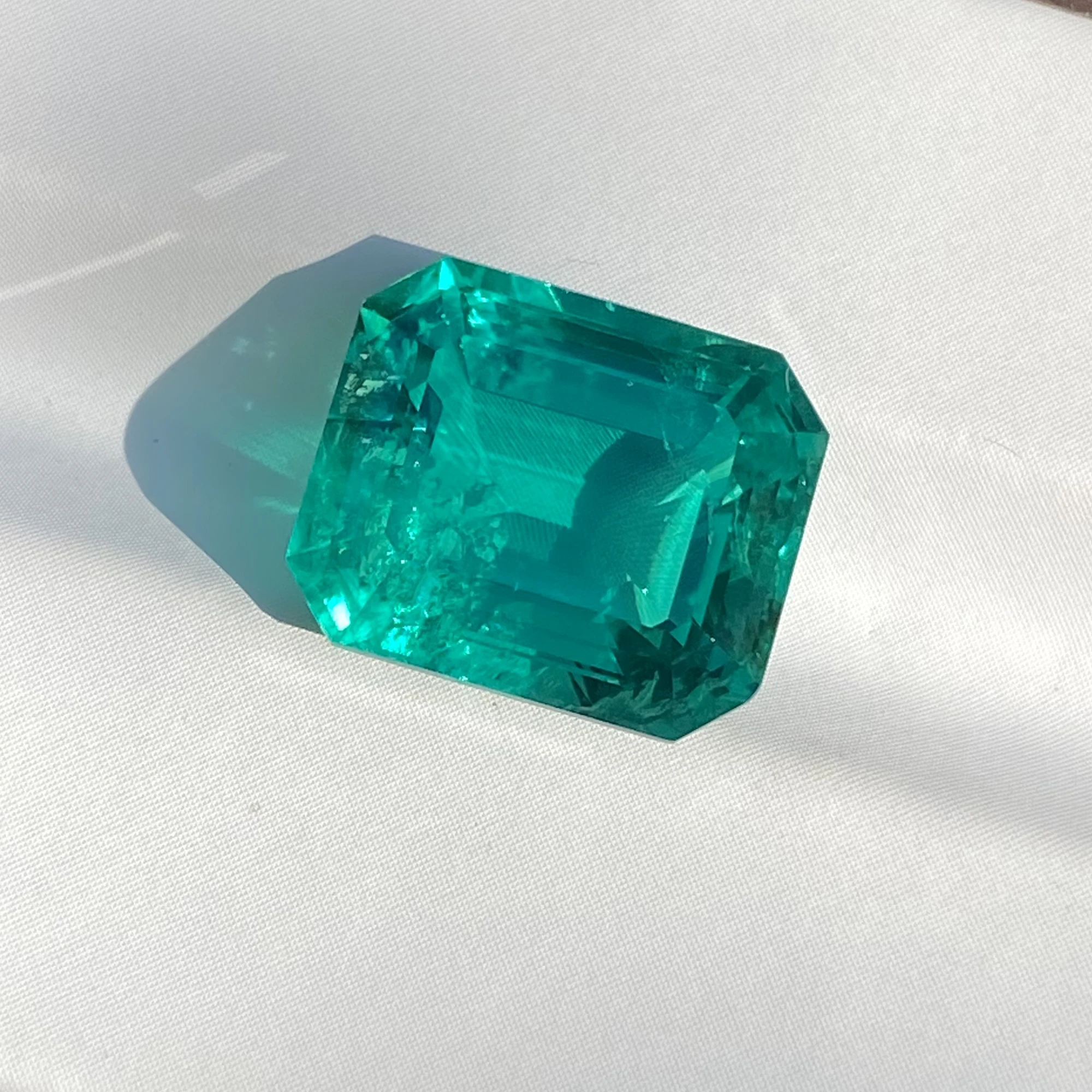 

Lab Grown Emerald Stone Colombian Pincushion Emerald Cut With AGL Certificate For Jewelry Making