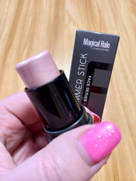 2 Colors Highlighter For Face Makeup Brighten Highlighter Stick Face Contour Bronzer Shimmer Illuminator Stick Cosmetic Tools photo review