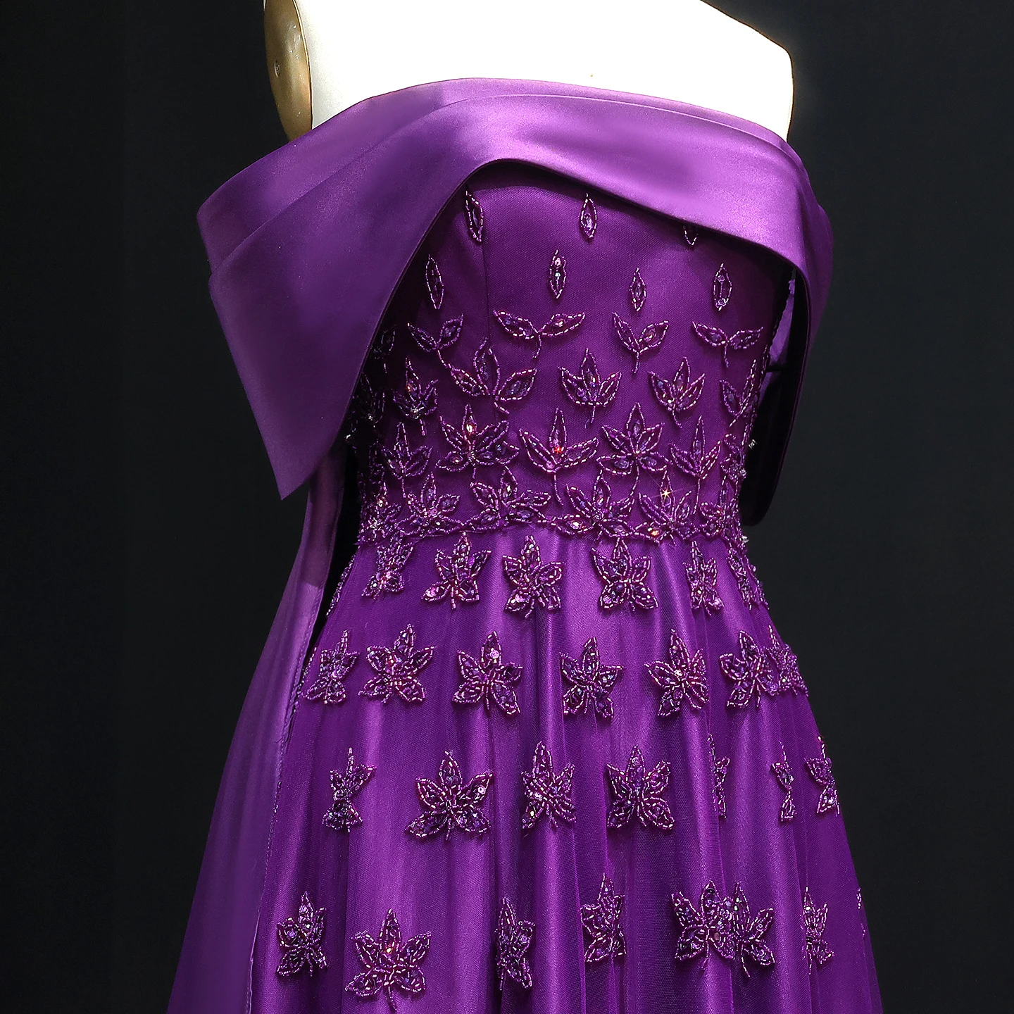 Sharon Said Luxuriöses gelbes Satin-Abendkleid aus Dubai mit Cape, schulterfrei, für arabische Frauen, Hochzeitsfeierkleider SS455, maßgeschneidert – Detail 16