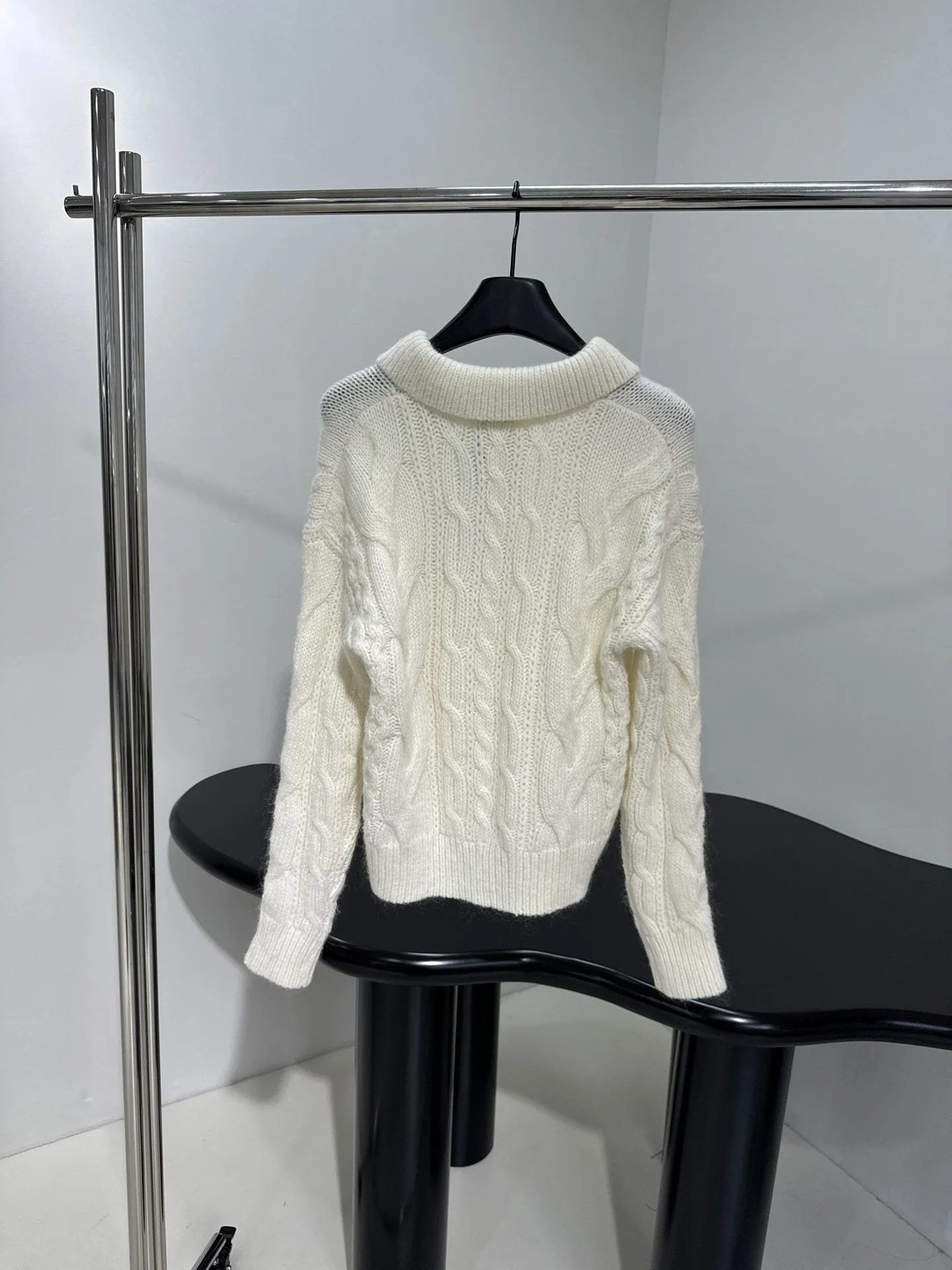 2025 Autumn/Winter Women's Embroidered Wool Blended Polo Knitted Sweater HL169