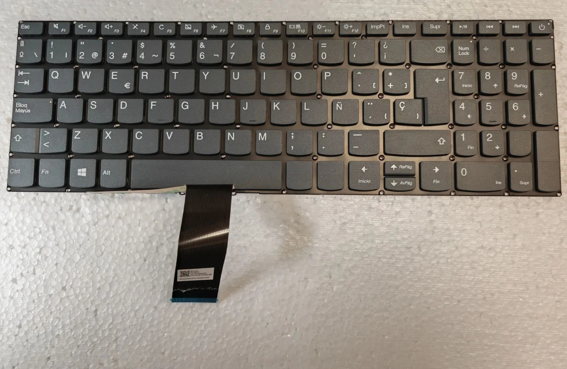 Hiszpańska klawiatura do Lenovo IdeaPad 320-15ABR 320-15IAP 320-15AST 320-15IKB 320-15ISK L340-15 L340-15API L340-15IWL L340-17API — zdjęcie produktu 3