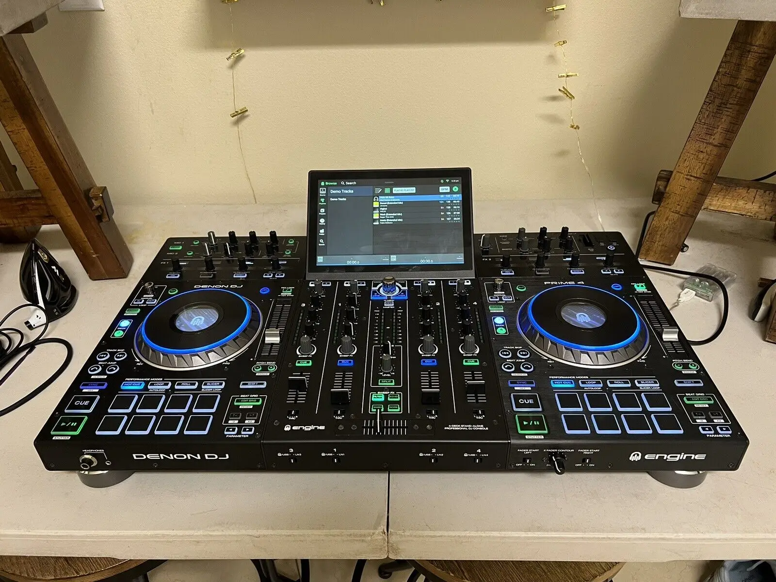 Consola de DJ inteligente Denon DJ PRIME 4 de 4 decks con pantalla táctil
