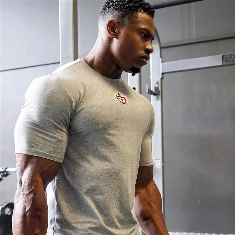 Bawełniana koszulka na siłownię Sport T Shirt mężczyźni krótki rękaw mężczyźni trening Tees trójkąt — zdjęcie 2