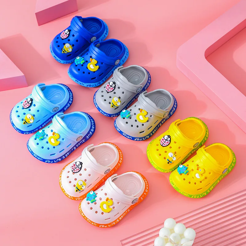 Kids Summer Cartoon Cave Hole Sandals 2023 Garden Beach Slippers Sandals Non-Slip Soft Soled Quick Drying Shoes