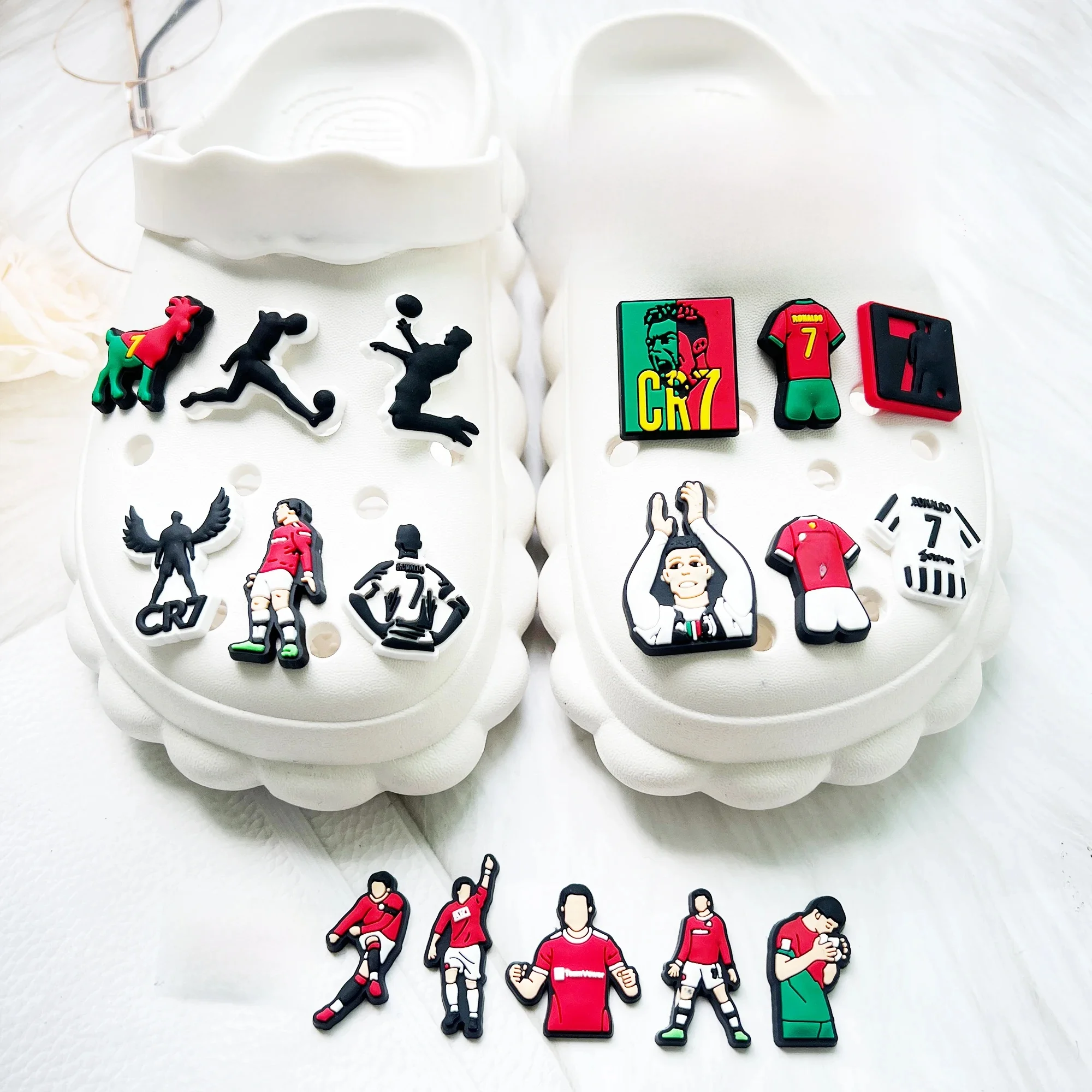 Chaussures de sport de Football en PVC, breloques à boucle, décorations de sabots pour joueur de Football, adaptées aux enfants, cadeau d'anniversaire, 1 à 18 pièces, nouvel arrivage