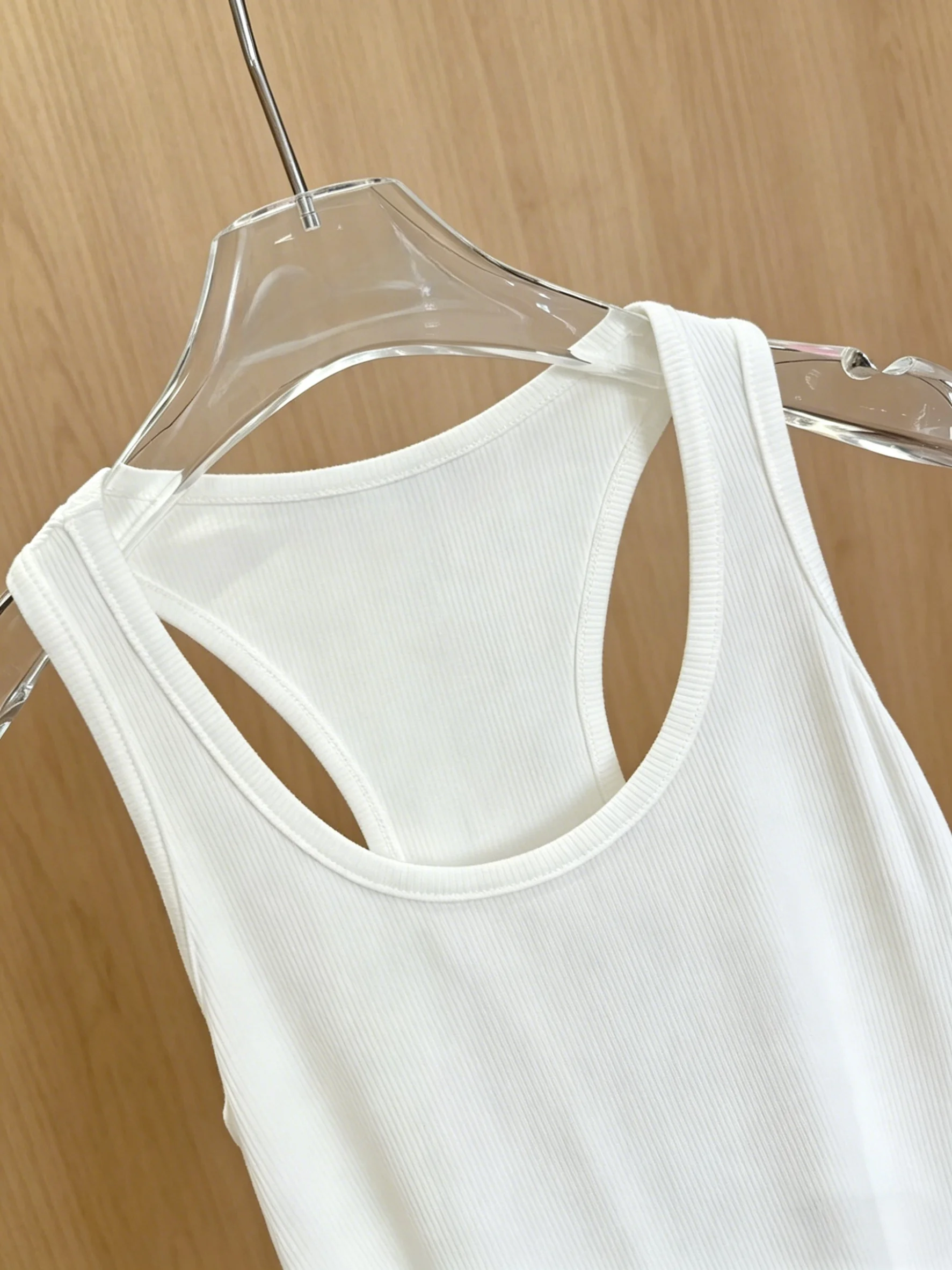 2026 New Style Womens White Vest Size M L Simple Casual Style Code 005