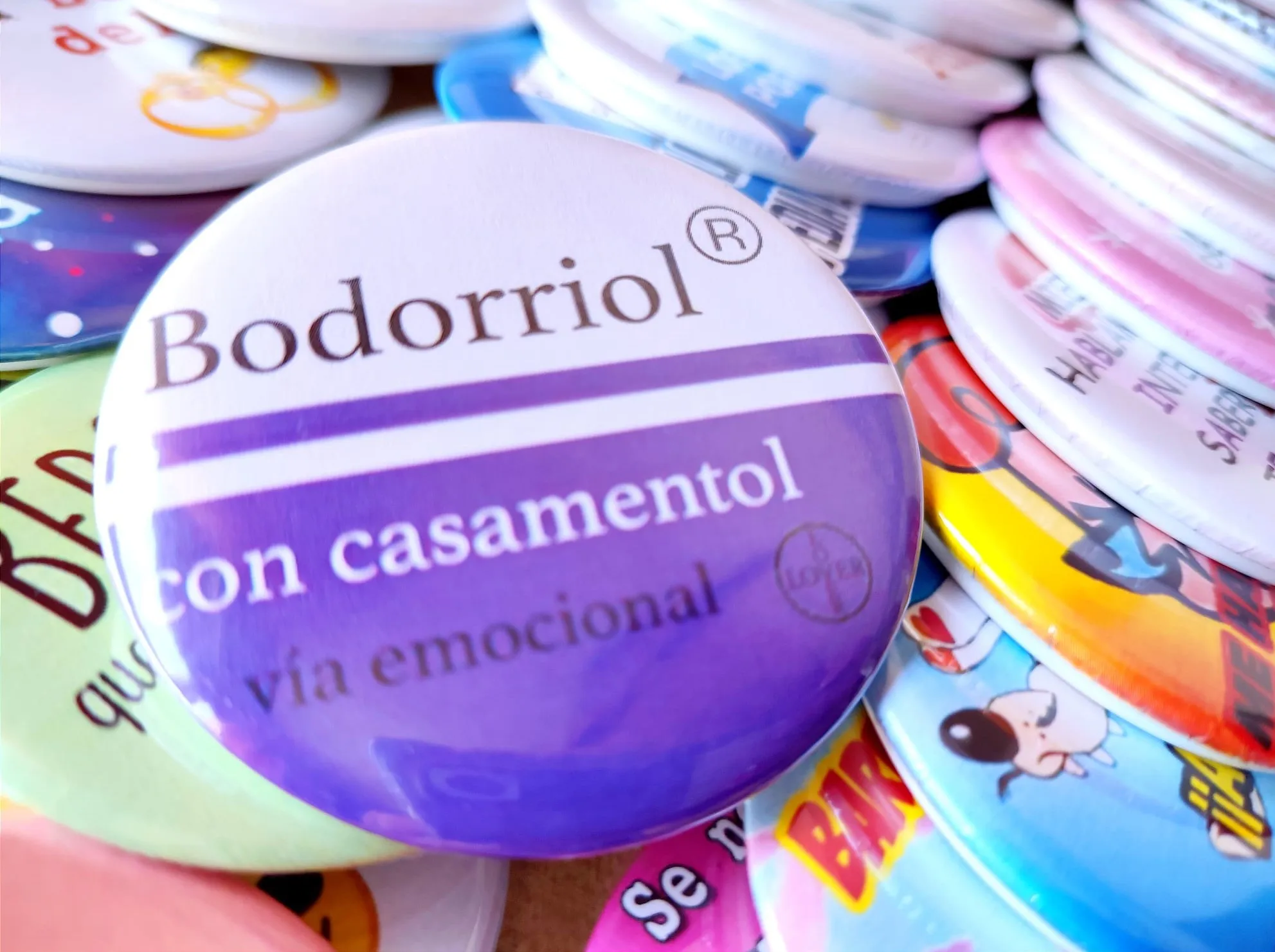 Chapas Boda Divertidas lote 100uds 59 mm Personalizadas NOMBRE & FECHA recuerdos de bodas, regalos de boda Para invitados, despedida de soltera, invitados, decoración de bodas comunión bautizo Detalles navidad, Wedding