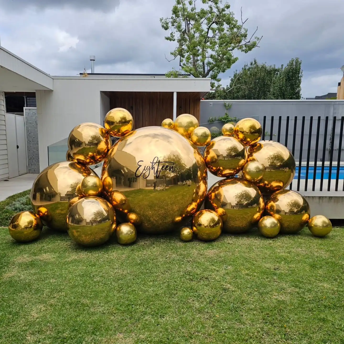 Inflatable Christmas Mirror Balls Set-6pcs Shiny Gold Balls Airtight Giant Mirror Balloon Large PVC Sealed Sphere For Party Deco