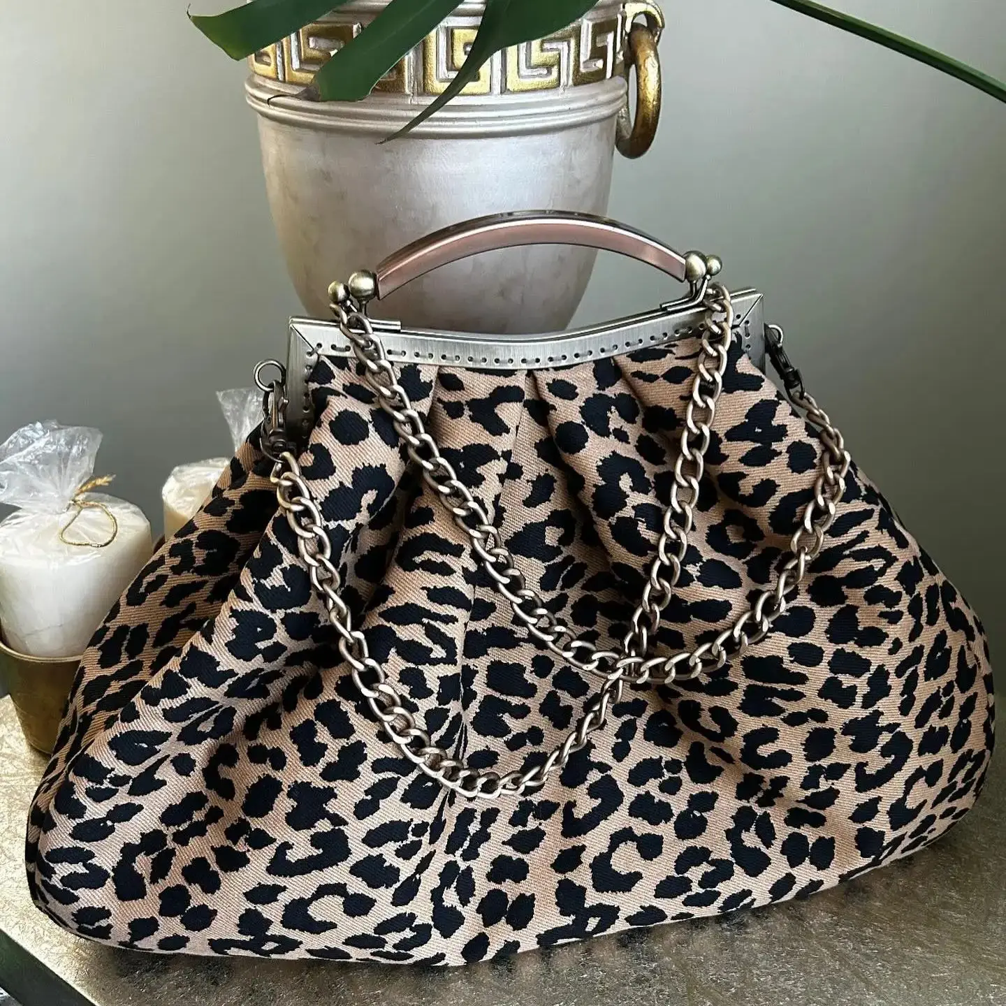 

LOST IN VINTAGE Leopard Print Animals Fabric Soft Smooth Owl Bag Balls Bronze Kiss-lock Large Purse Clutch Large Bag