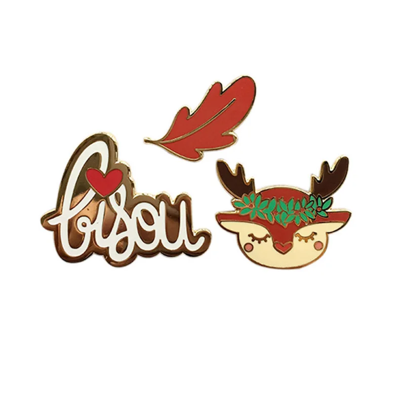 

Personalized Cartoon Christmas Elk Leaf Letter Lapel Pin Wholesale high quality hard enamel Gold Metal Christmas Gift Badge