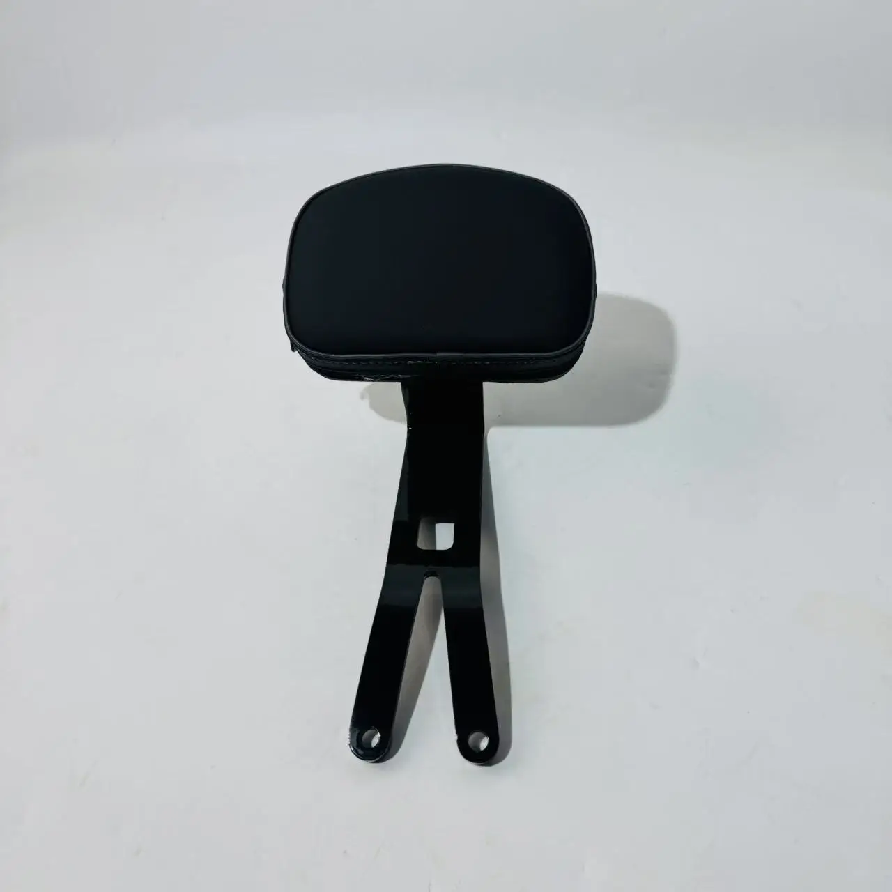 

Цельная съемная спинка водителя для мотоцикла, штанга Sissy Bar и кожаная накладка на заказ, подходит для Indian Scout Bobber 2025