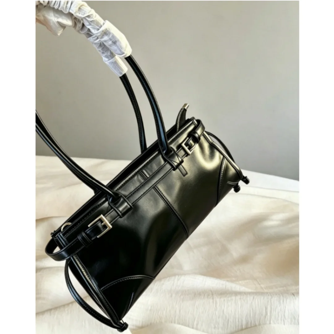 

New Women's Size 32x15x11CM Fashion Letter Print Large Capacity Black Handbag No Box