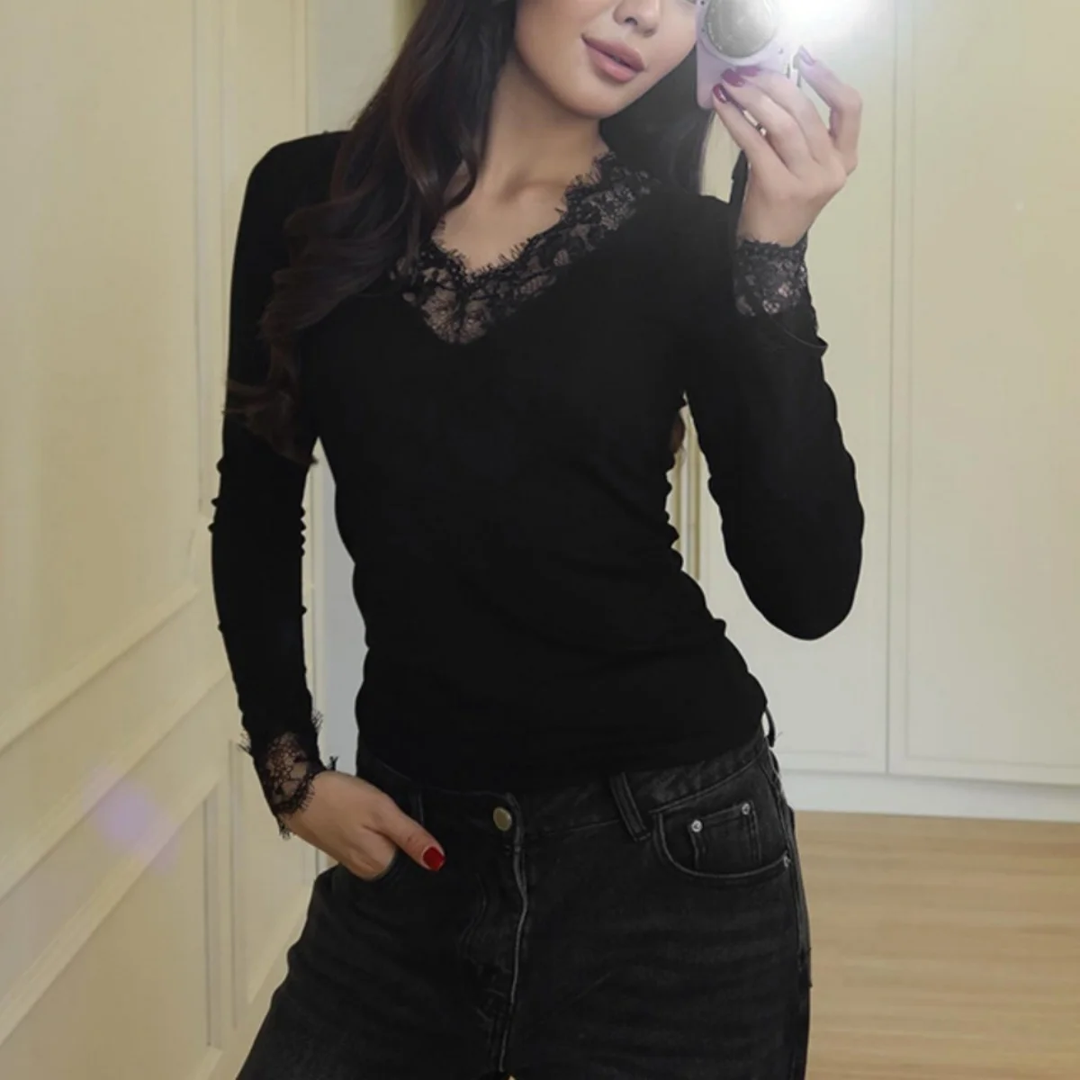 T-shirt da donna con giunture in pizzo solido T-shirt morbide e sottili con scollo a V T-shirt sexy a maniche lunghe per pendolarismo Moda casual Primavera Autunno Top semplici