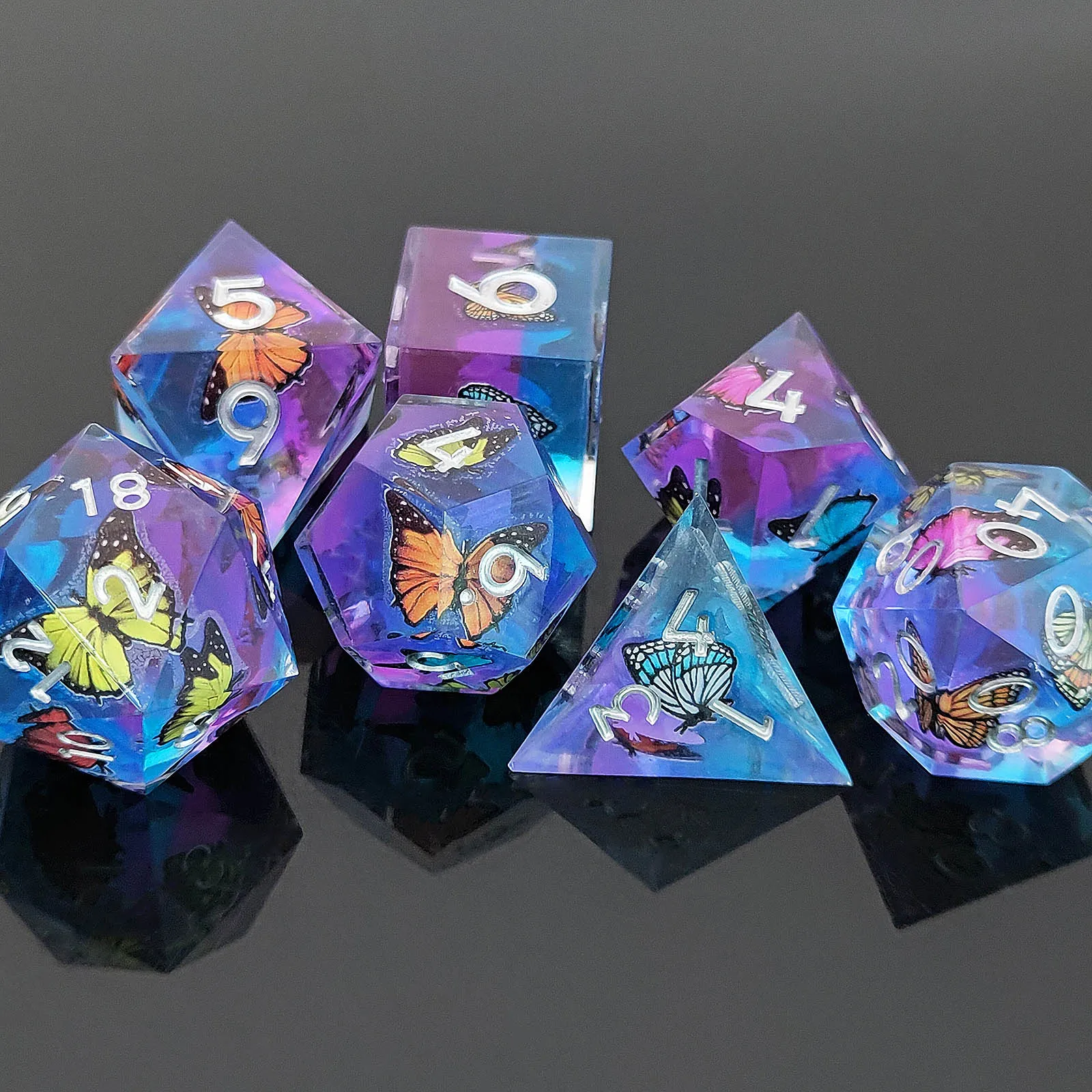 مجموعة نرد الراتنج آر بي جي مكعبات الفراشة للعب الأدوار والتنينات ولعبة الطاولة نرد حاد متعدد السطوح d و d