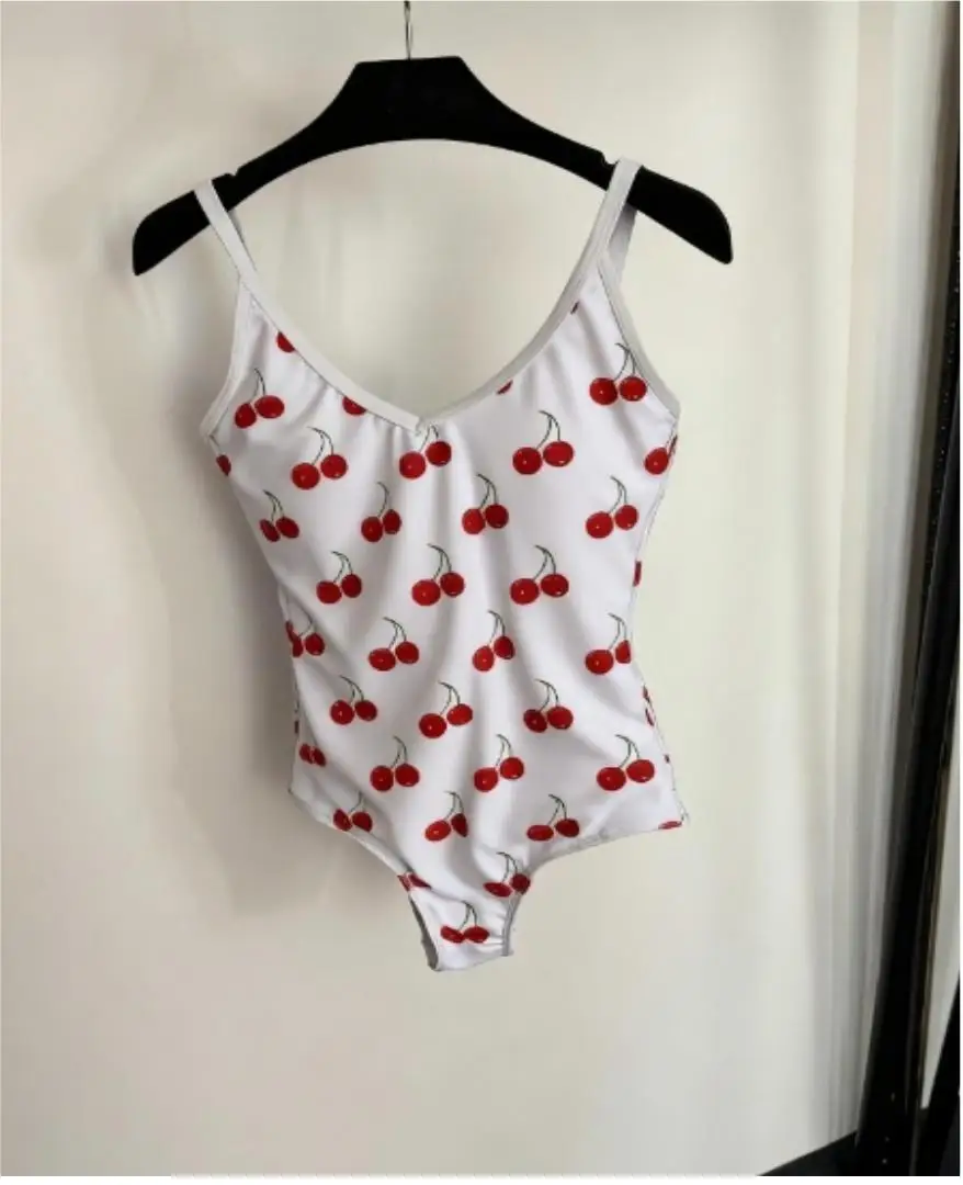 

2025 Новый модный сексуальный цельный купальник с вишневым принтом, нагрудником и подтяжкой