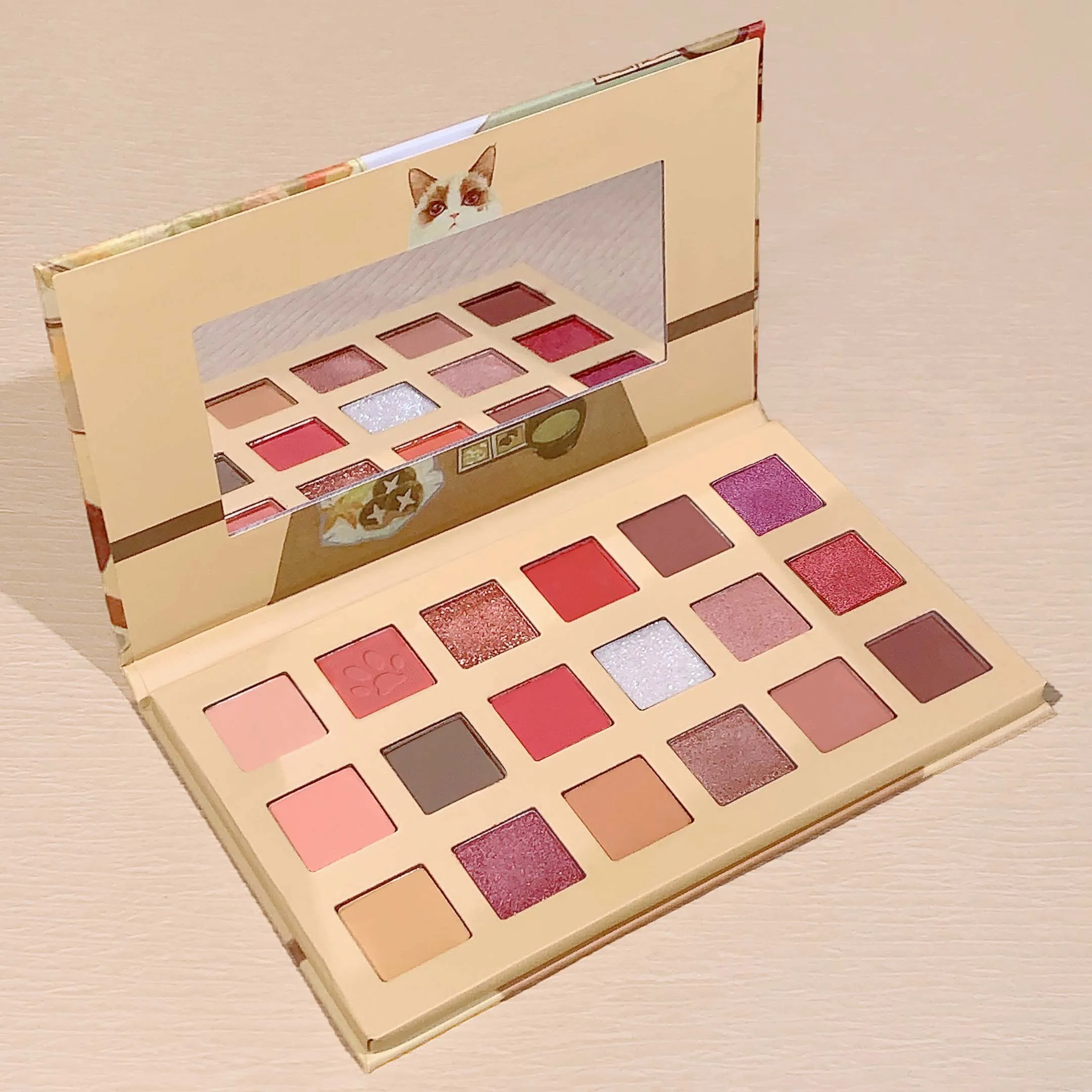 Tavolozza di ombretti per gatti a 18 colori, opaca perlescente accessibile, progettata per principianti e studenti, facile da creare occhi affascinanti