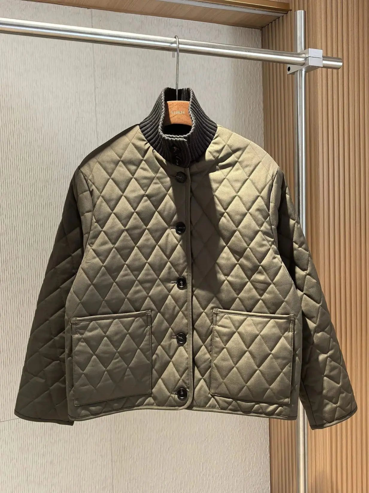

Autumn-winter high quality luxurious casual solid color women's quilted jacket