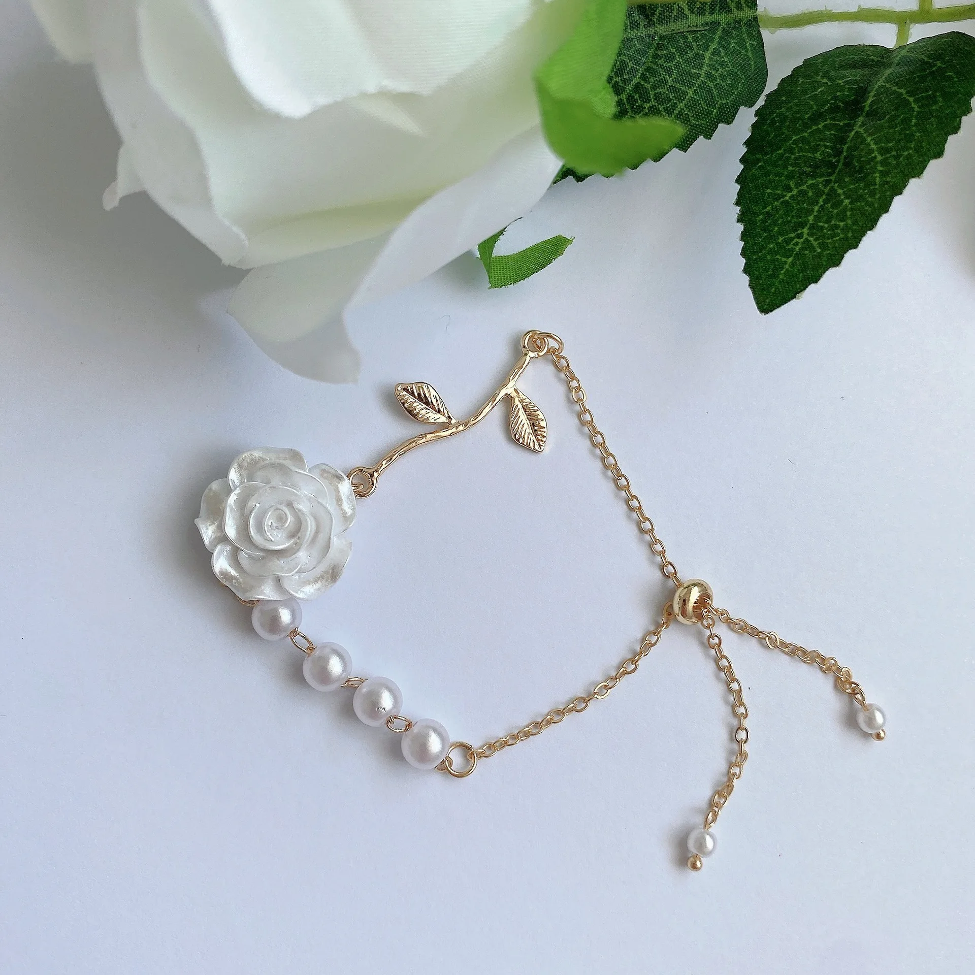 Fashion cute rose flower bracelet white pearl flower leaf retro lady temperament flower sweet and high quality birthday gift