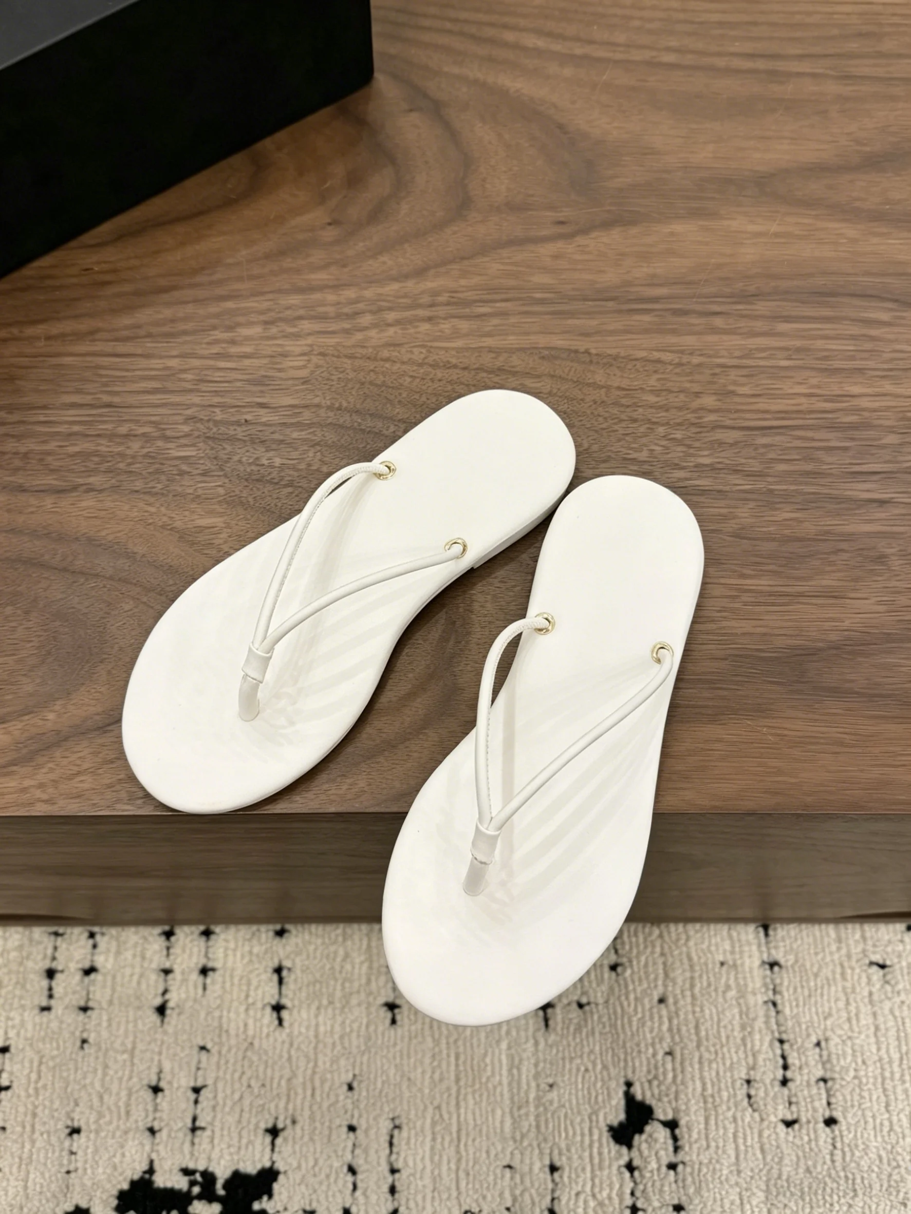 

2026 New Summer Women's Minimalist & Casual Chic Slide Sandals Square-Toe Flat Slides - Outdoor Beach Sandals