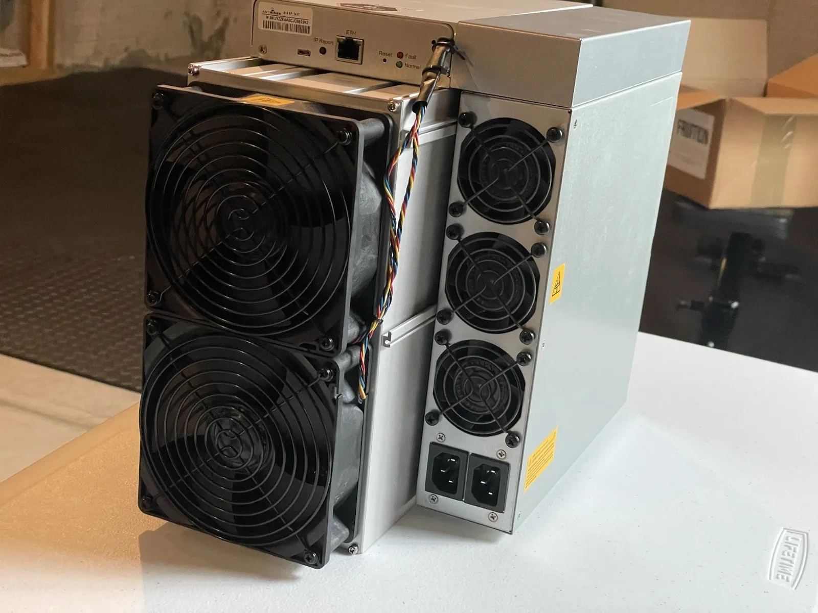 купи 5, получи 3 бесплатно Bitmain Antminer S19 XP 141th ASIC Bitcoin Miner ASIC 3030 Вт