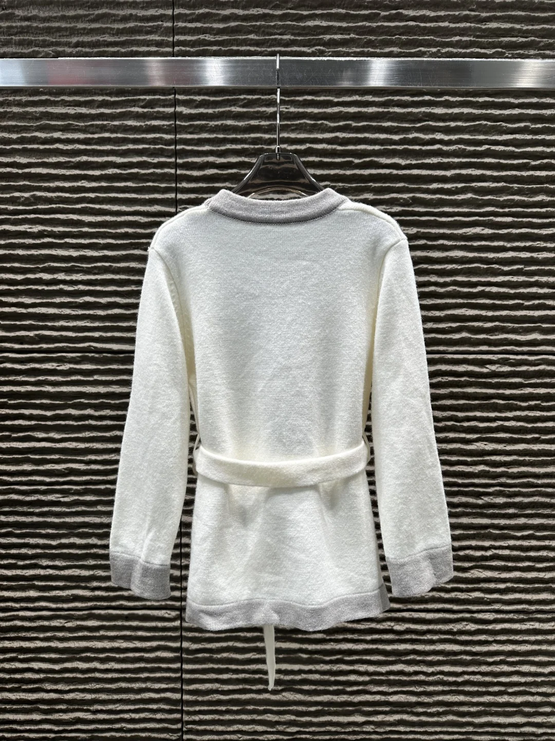 

Autumn-Winter 2025 New V-Neck Knit Cardigan for Women: Casual Chic Style Open-Front Knitwear