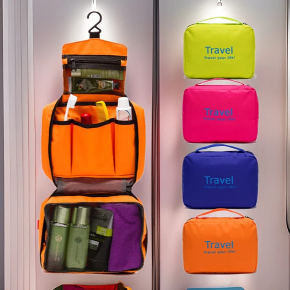 Seleccionado para su estilo de diseño minimalista coreano, esta bolsa de almacenamiento de viaje multifuncional para mujer está hecha con un paño Oxford grueso de alta densidad 300D, un bolso portátil de gran capacidad con un innovador colgante + plegable de doble modo. Se puede colgar en el gancho de baño del hotel para un fácil acceso y plegar directamente para no ocupa espacio en la maleta. El diseño de mano favoriza la portabilidad, lo hace fácil de llevar al salir, ofrece un atractivo estético y la practicidad como un gran compañero de viaje para mujeres