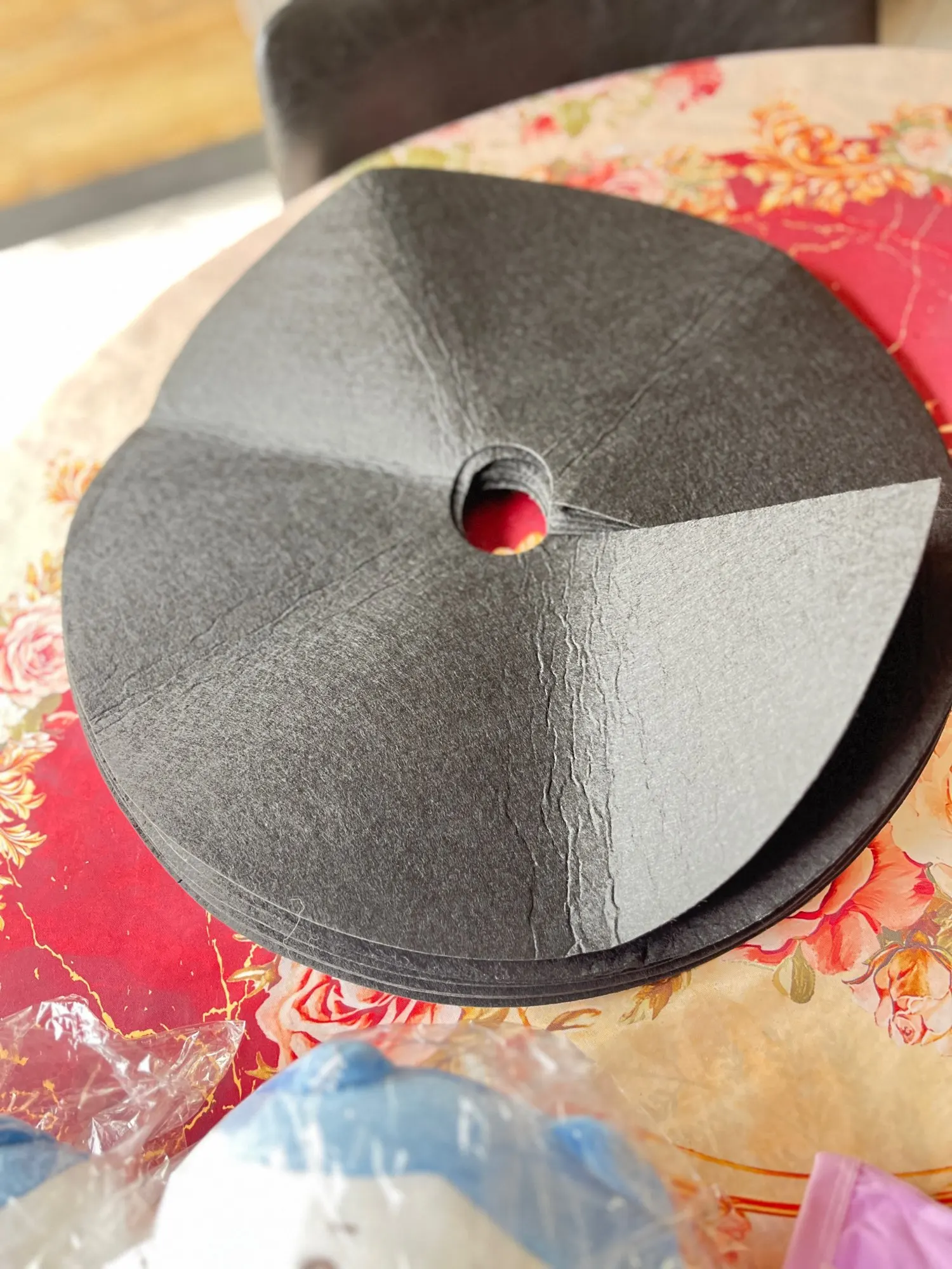 6PCS 15cm-82cm Non-Woven Tree Mulch Ring Weeding Barrier Thickened Protector Mat Plant Cover Anti Grass Gardening Fabric photo review