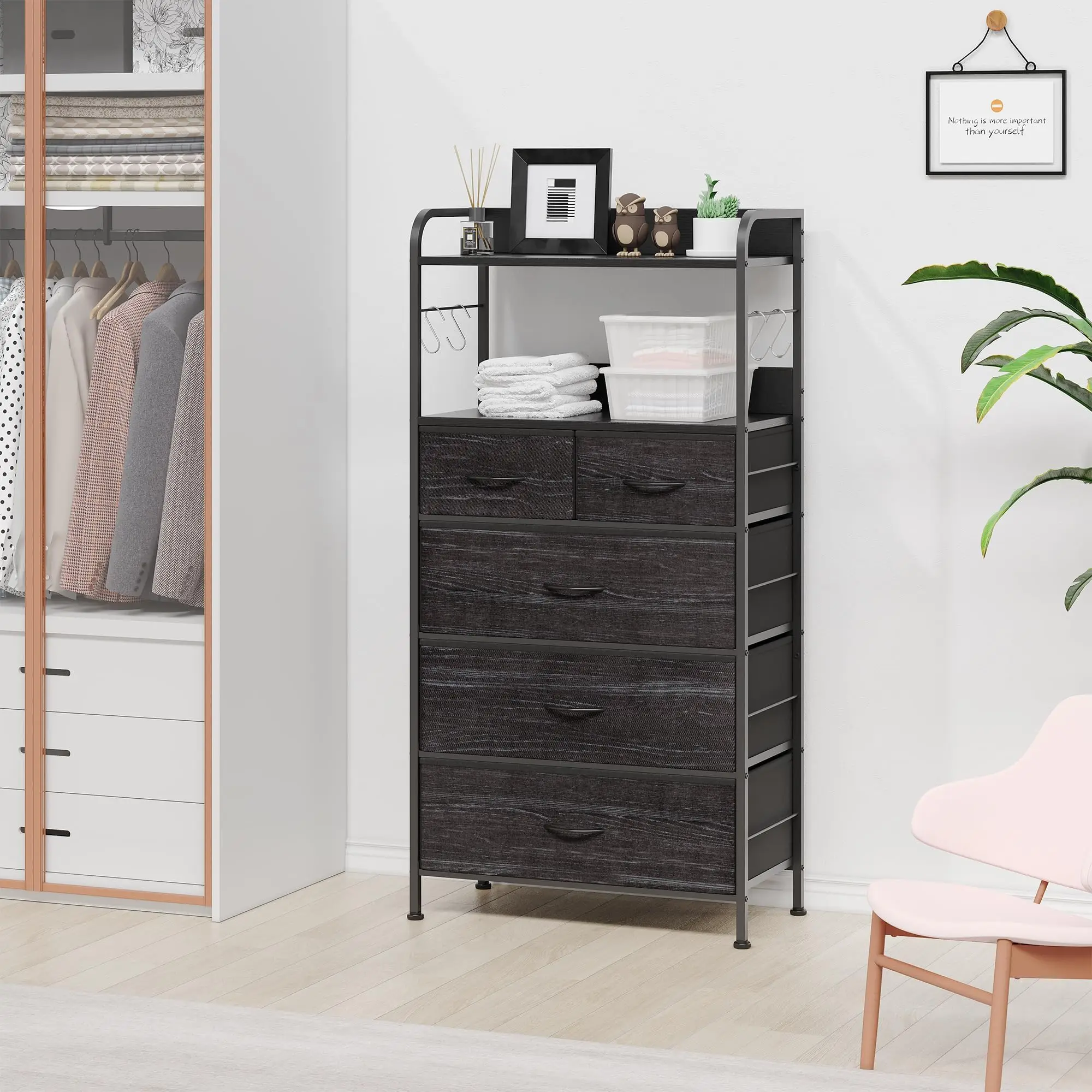 Commode à 5 tiroirs, commode en tissu, armoire de rangement |   Cadre métallique robuste, 2 étagères ouvertes avec crochets, commode pour couloir, salon, chambre à coucher, 60x30x120cm