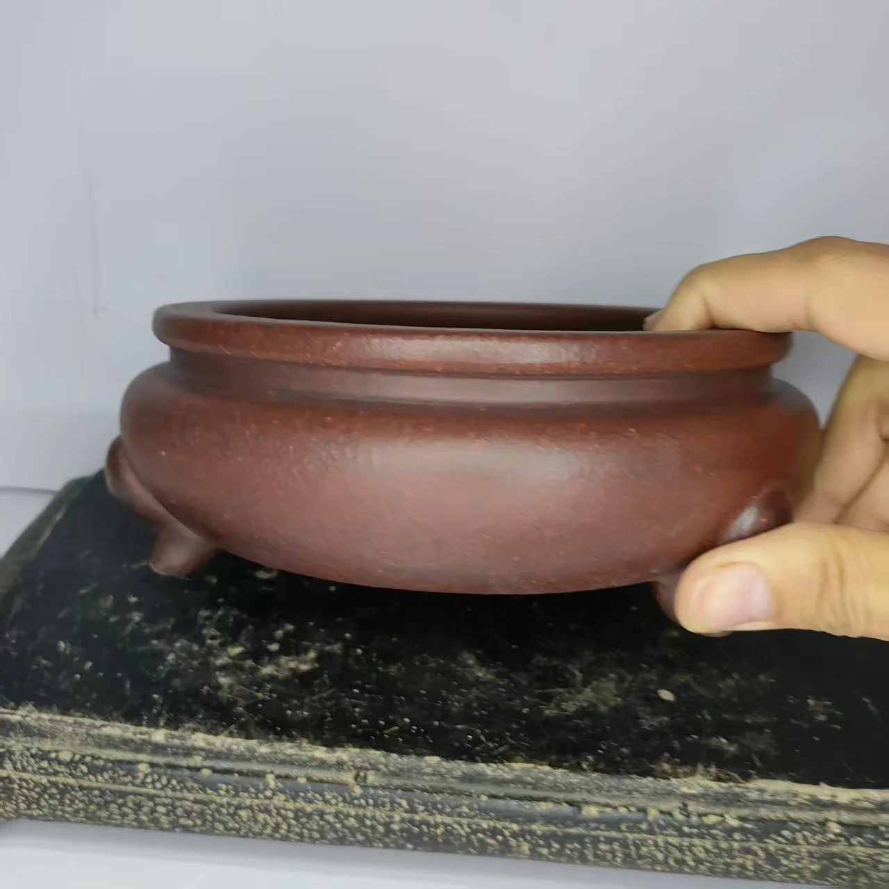 Yixing Old Red Round shape Unglazed bonsai pot with three leg desgin