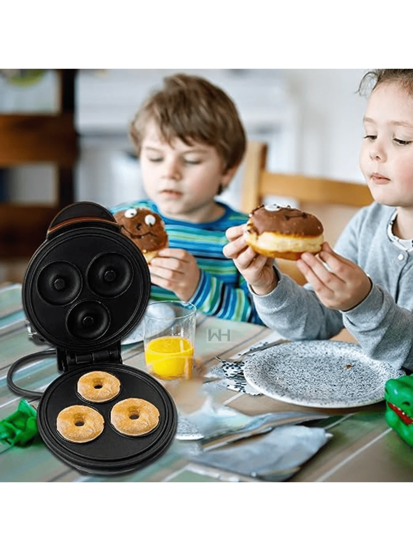 Mini 3 mold donut making machine.