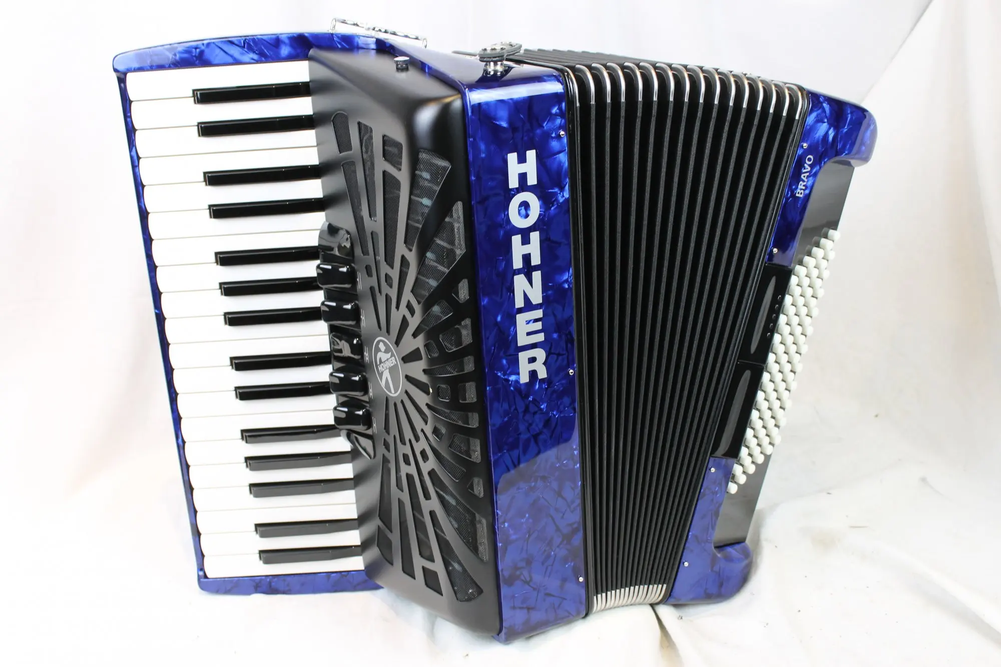تخفيضات 100% على مبيعات H_oh-ner Bravo III 72 Accordion مع منفاخ أزرق أسود وأزرق متوفر في المخزون