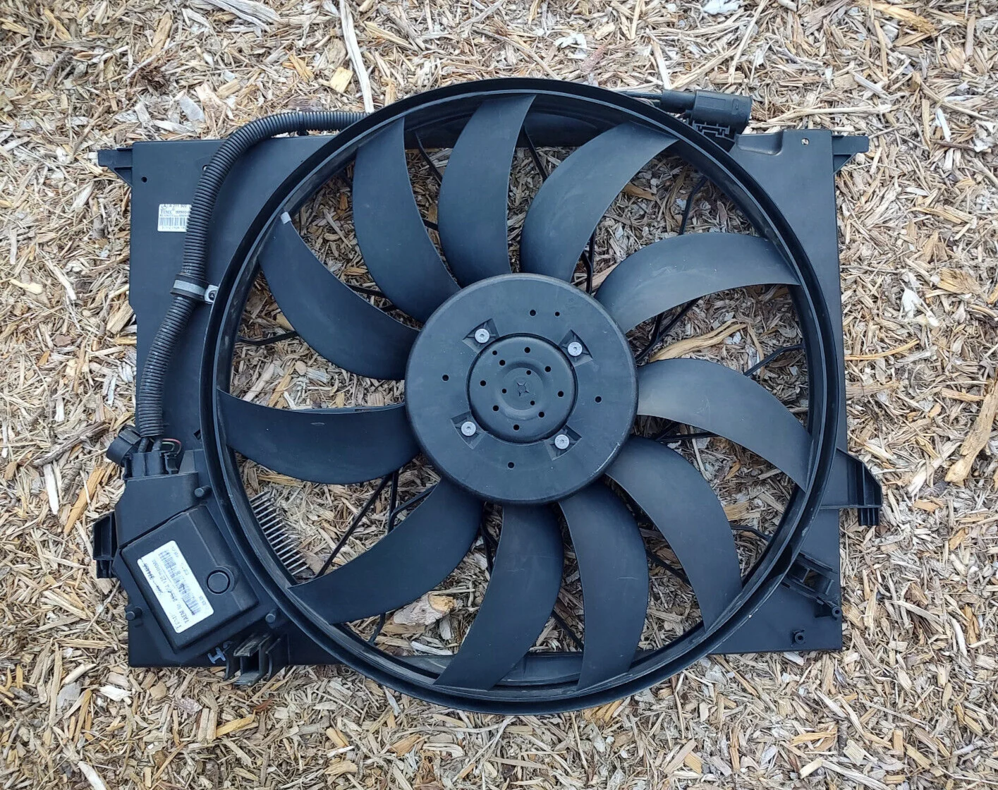 

For Mercedes-Benz S-Class 2003-2005 5.5T Mercedes-Benz SL-Class 2005-2011 5.5T Radiator cooling fan OE A2205000293