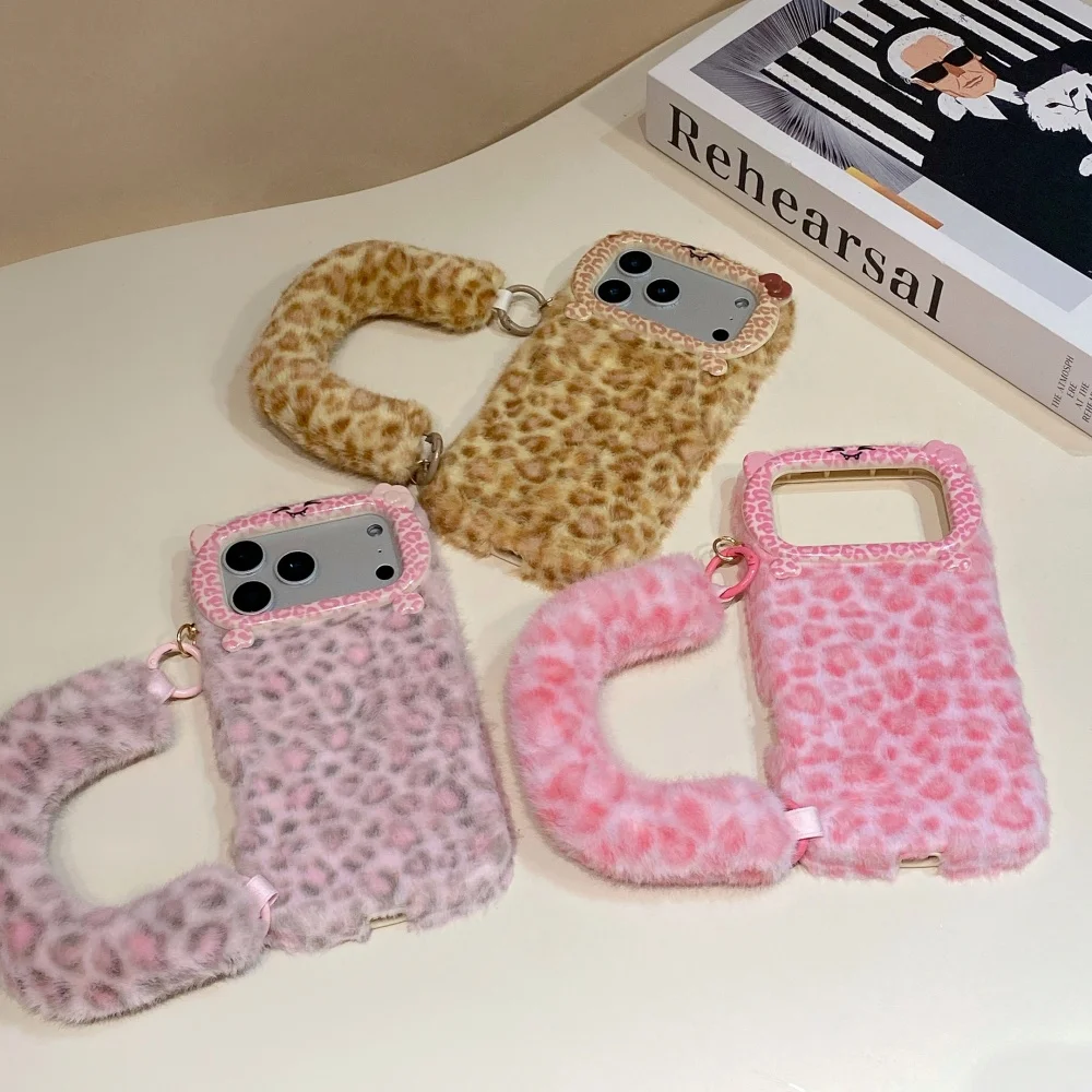 

Fashion leopard print wristband cute cartoon lens phone case for iPhone 14/15/16/17 Pro Max, new shockproof protective case