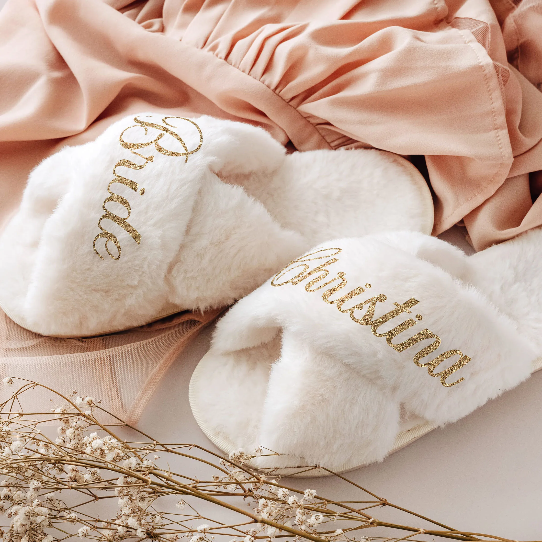 

Bride'S Plush Slippers Wedding Bridesmaid'S Slippers Personalized Slippers Wedding Fluffy Slippers Honeymoon Gear Gifts For Her