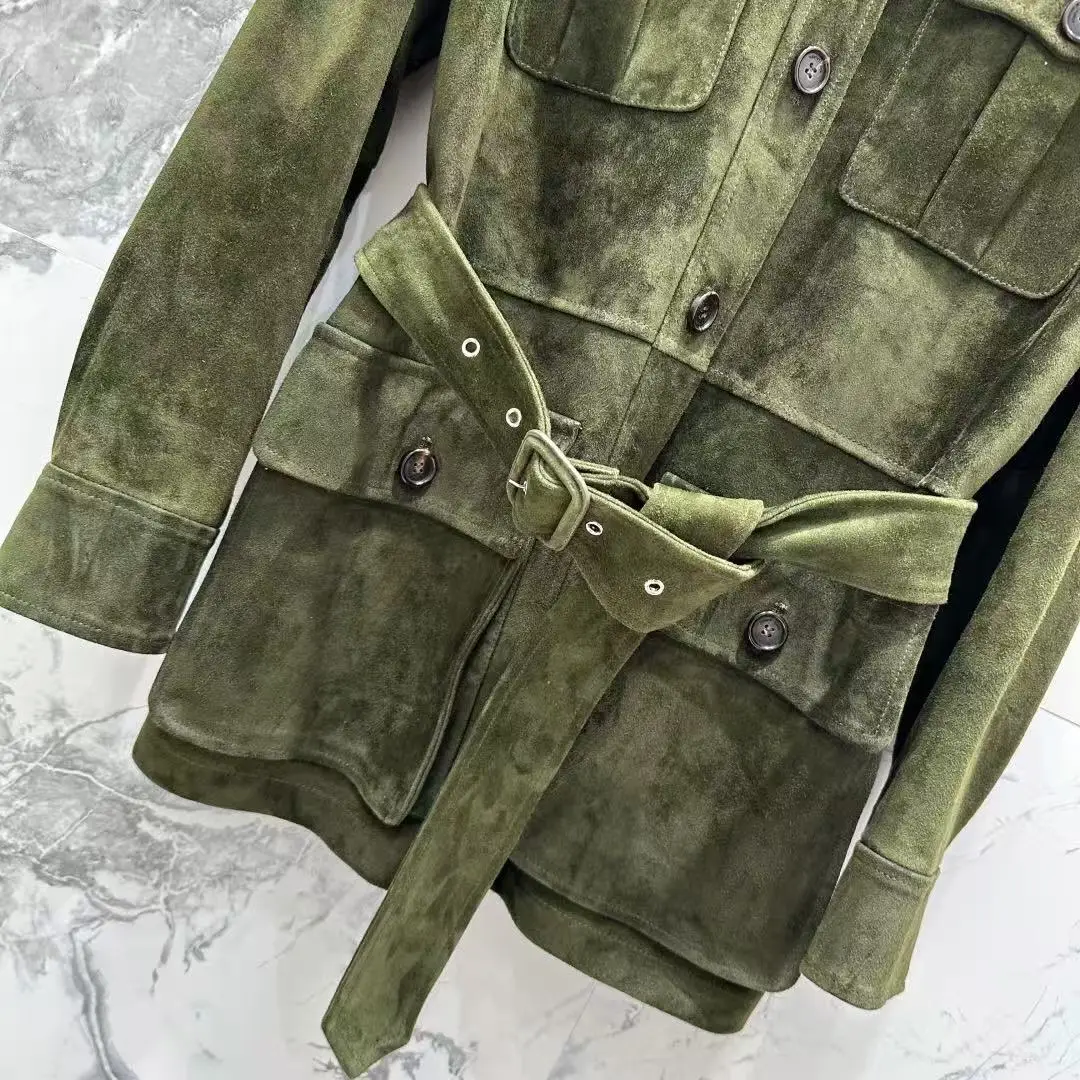 Chaqueta clásica de ante de piel de alta calidad con fajín.