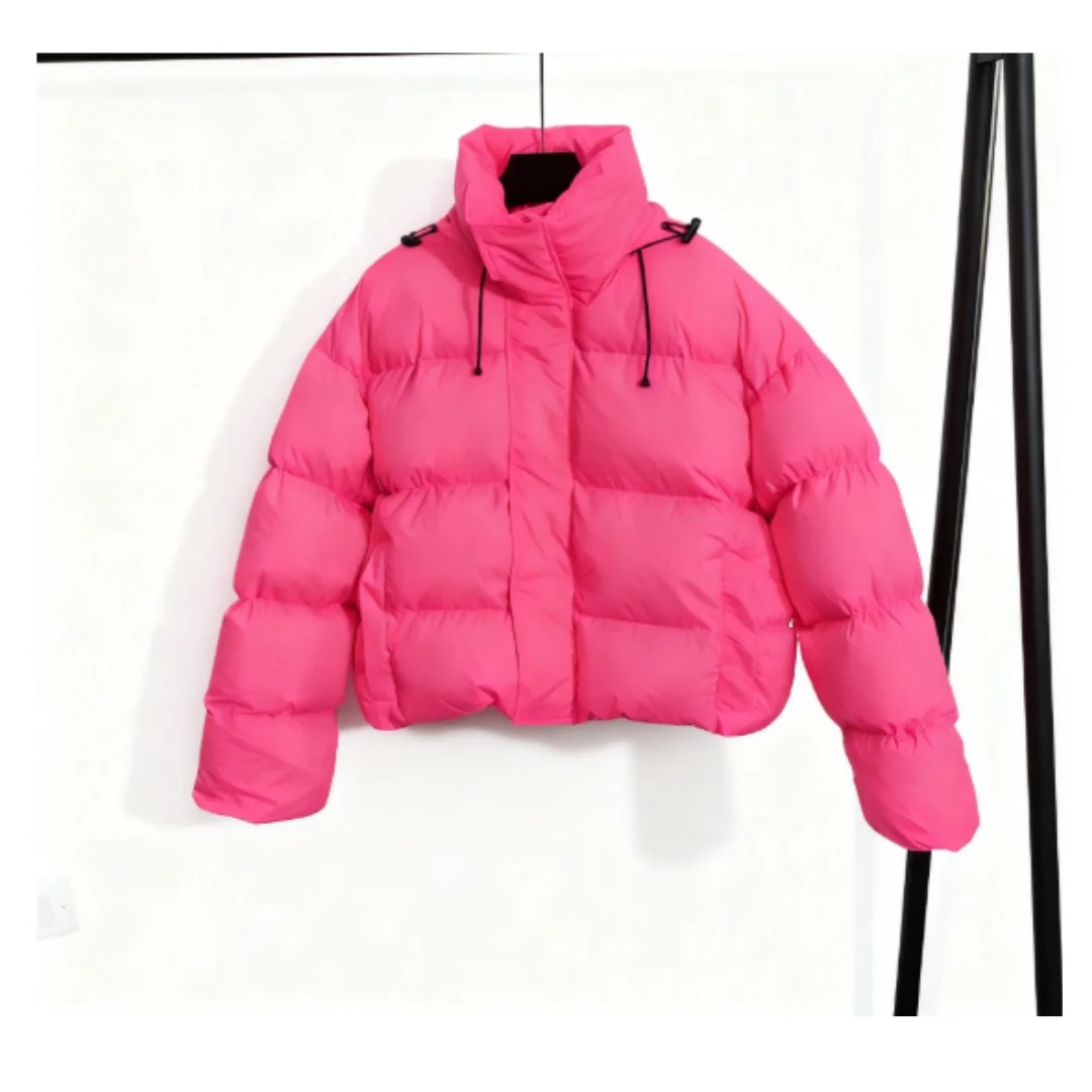 شتاء 2025 موضة جديدة مطرزة بأحرف خفيفة نايلون كم طويل قبعة قصيرة سترة خبز قطنية