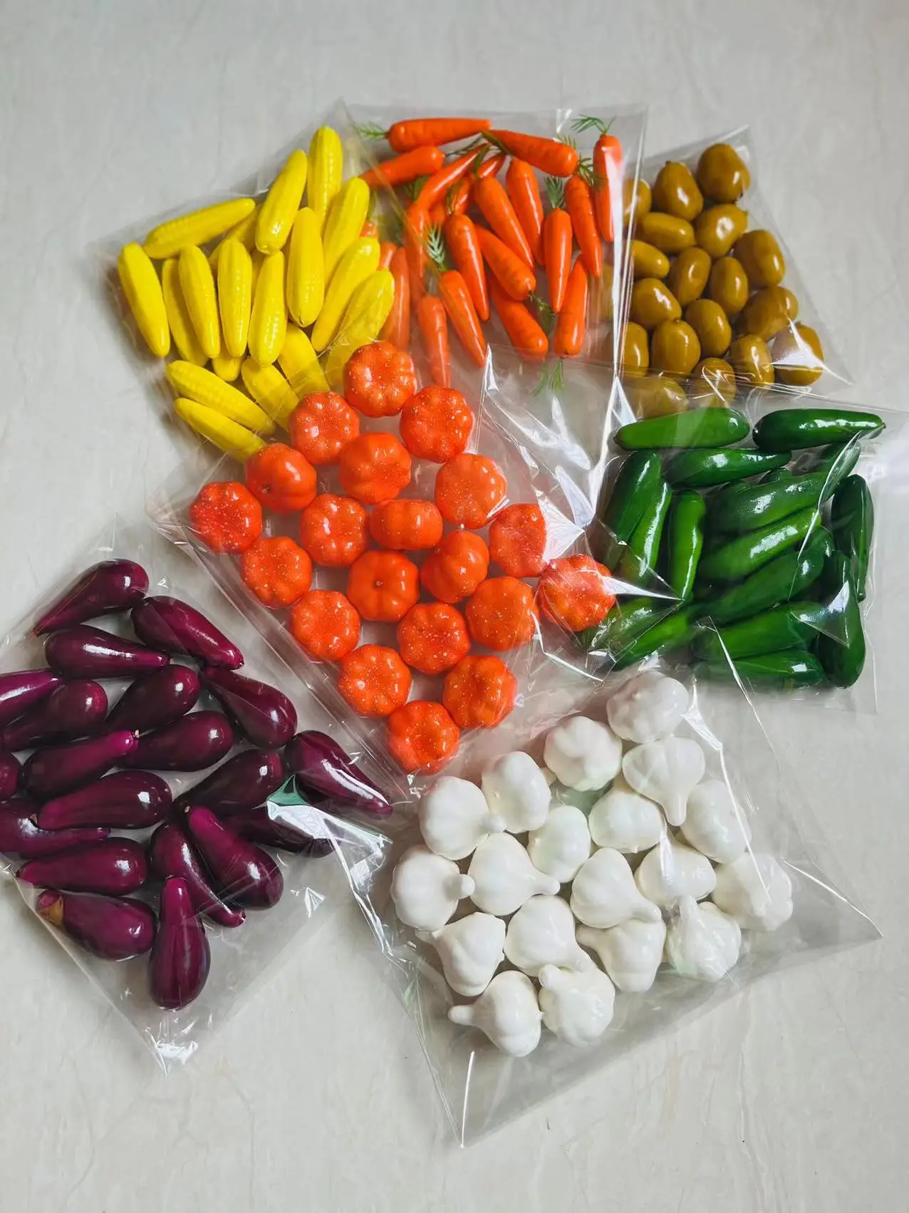 10 Stück Mini Künstliche Früchte und Gemüse: Apfel, Birne, Pfirsich, Banane, Orange, Zitrone, Paprika, Chili, Kartoffel, Tomate für Heim- und Küchendekoration – Detail 5