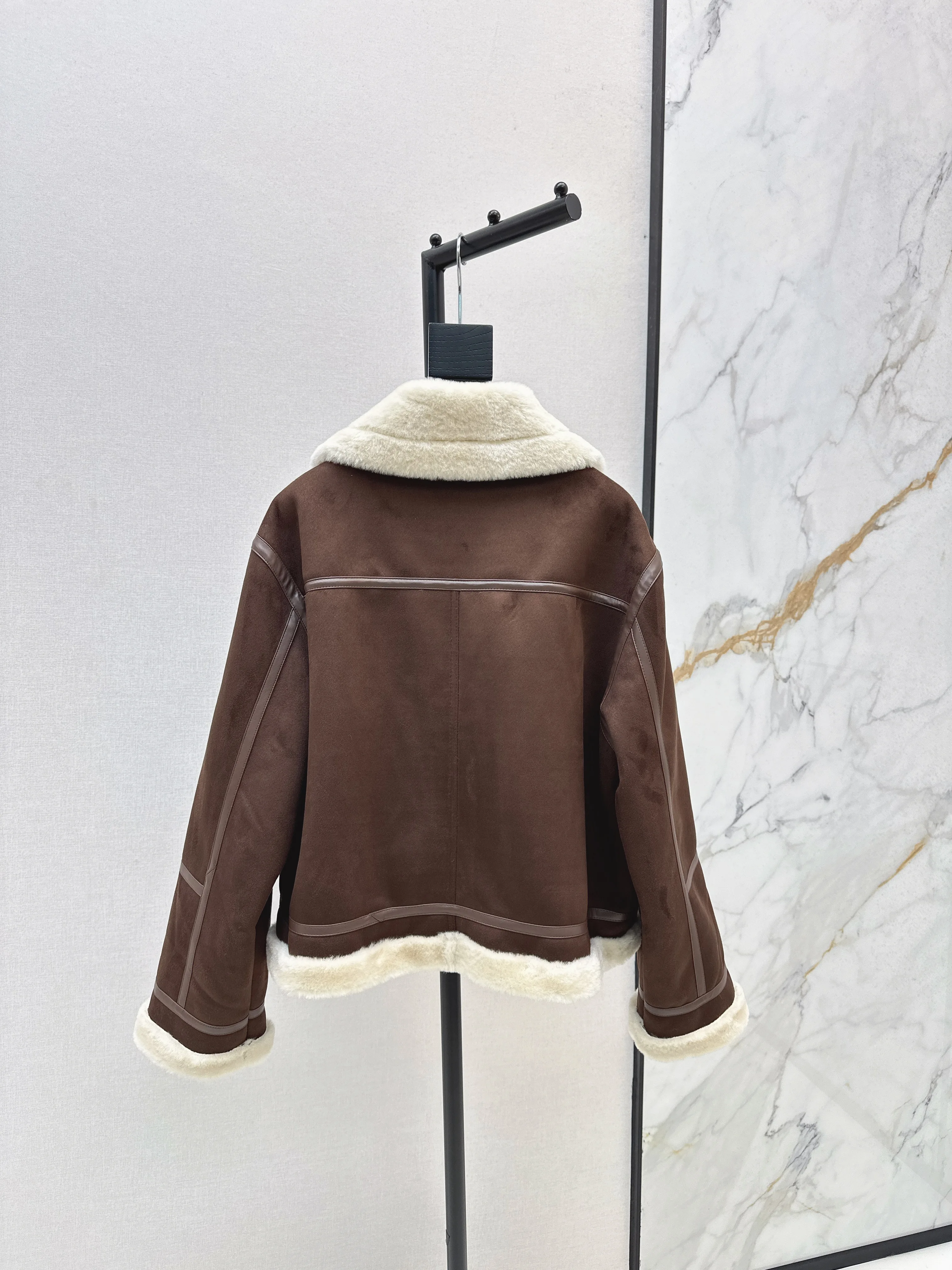 

2025 Autumn/Winter Women's Synthetic Fur Integrated Chocolate Colored Jacket with a Suede Collar Classic H-shaped Fashion 461