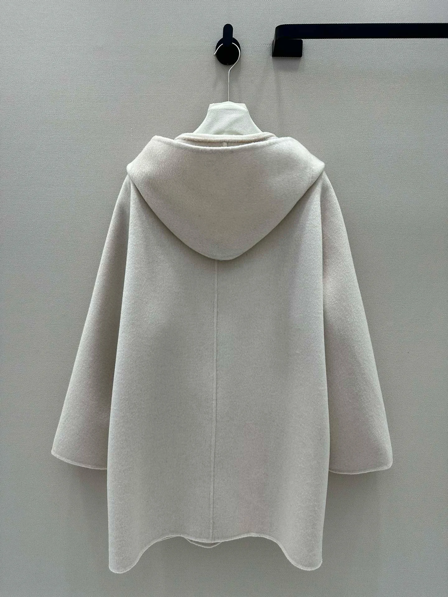 Manteau en cachemire fait main avec poches en peau de mouton, élégant