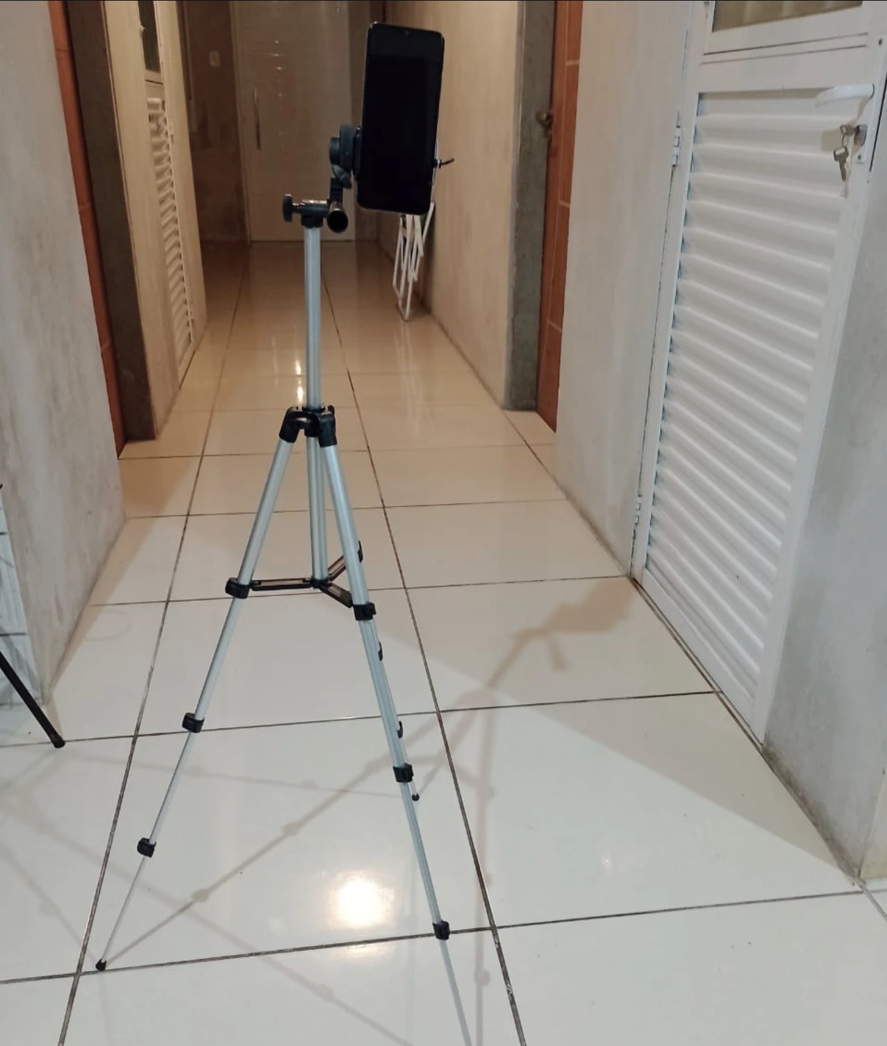 Universal Tripod for Mobile Phone and Camera Professional Adjustable Tripod 1,02 Metro 3120