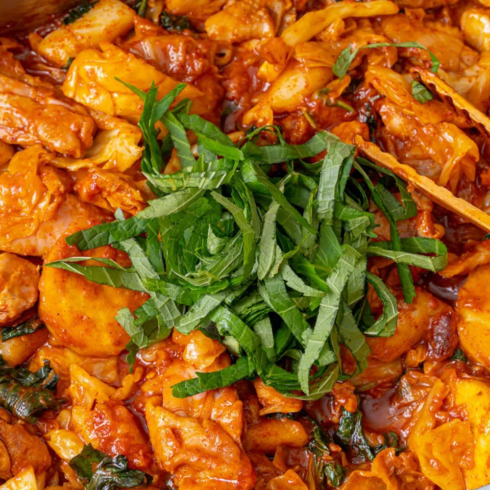 [용산 맛집] [미쉐린 선정] 오근내닭갈비 모듬/가족 캠핑 밀키트, 1.7kg, 1세트