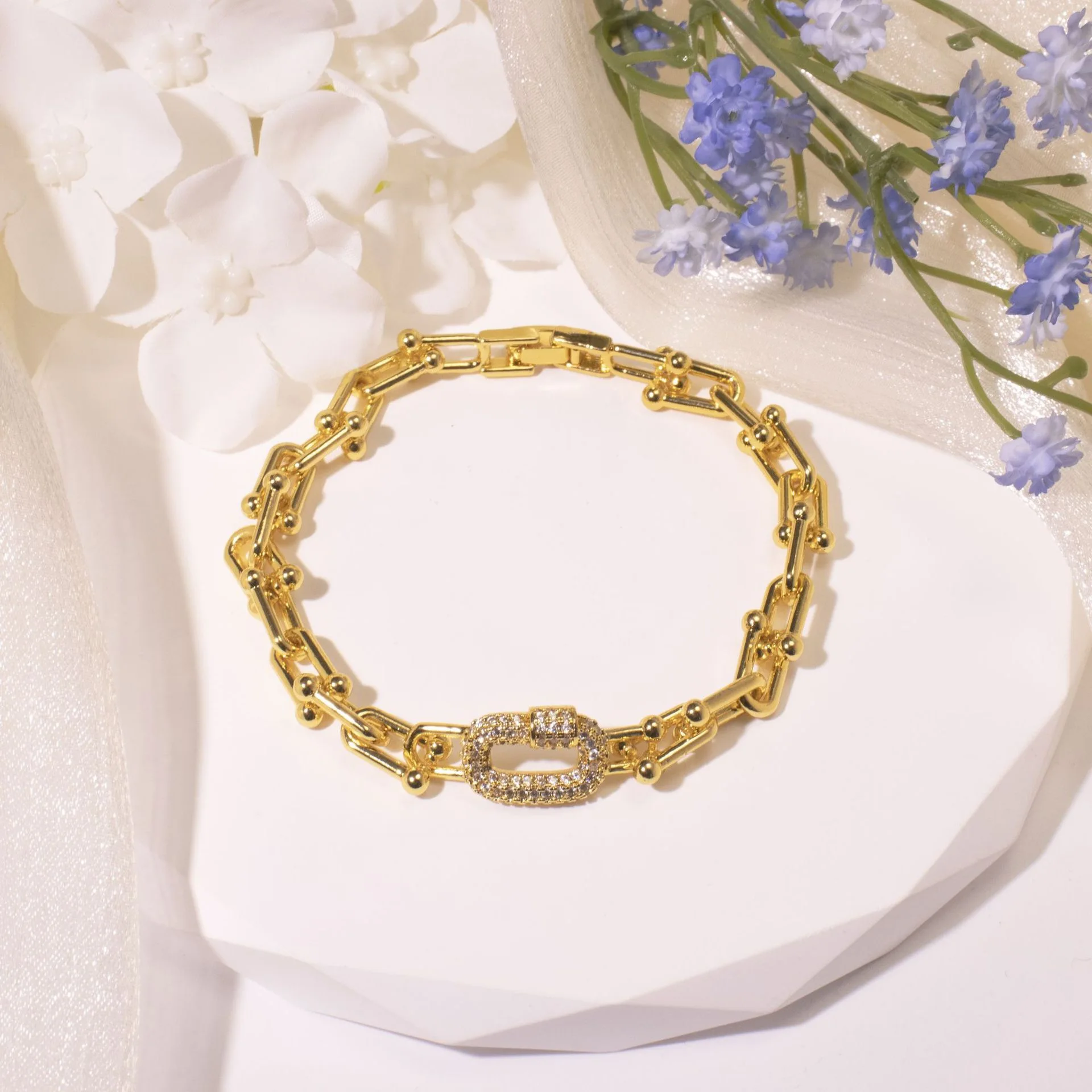 

Trendy Geometric Chain Bracelet for Women